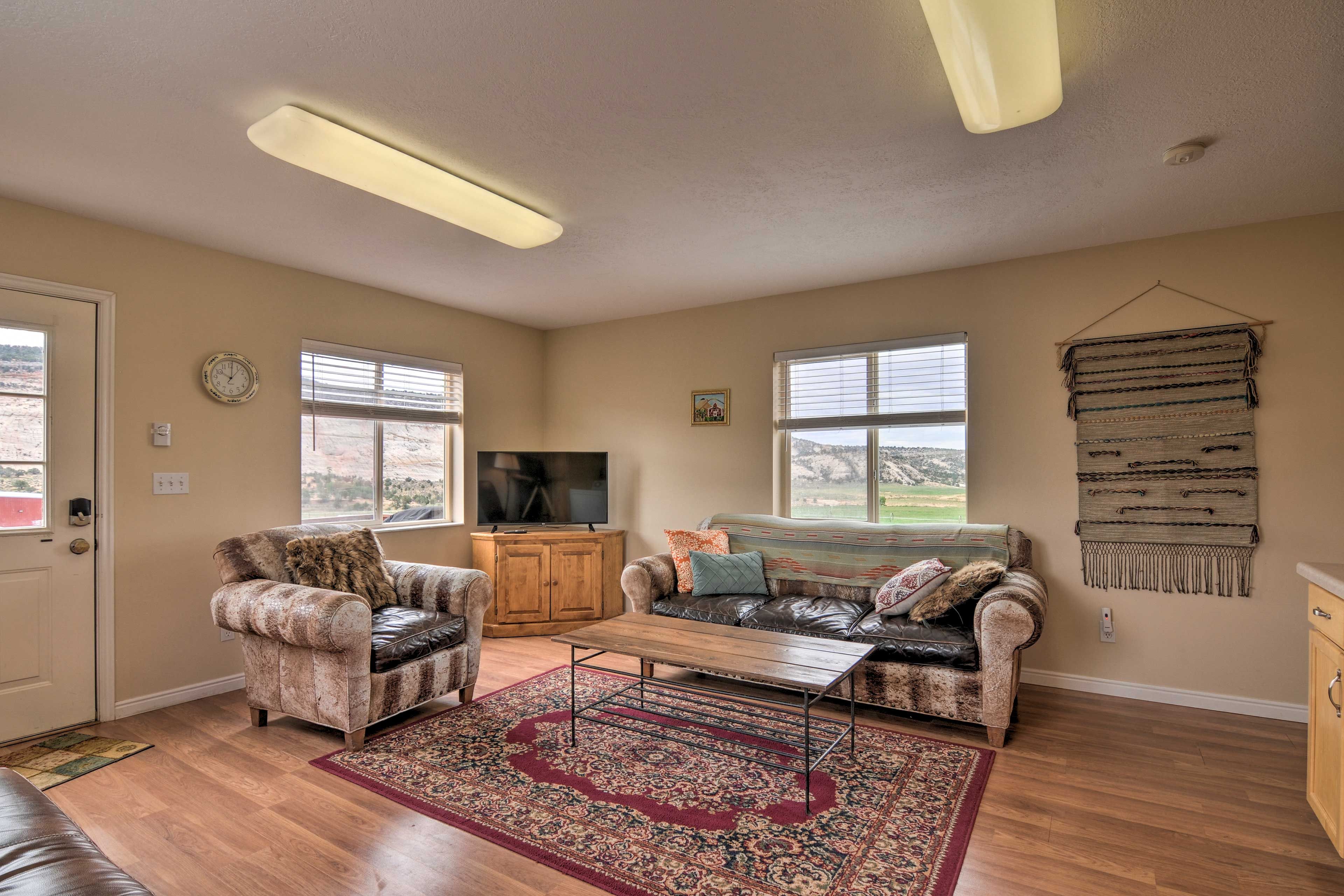 Main Living Space | Sleeper Sofa | Smart TV | Washer/Dryer