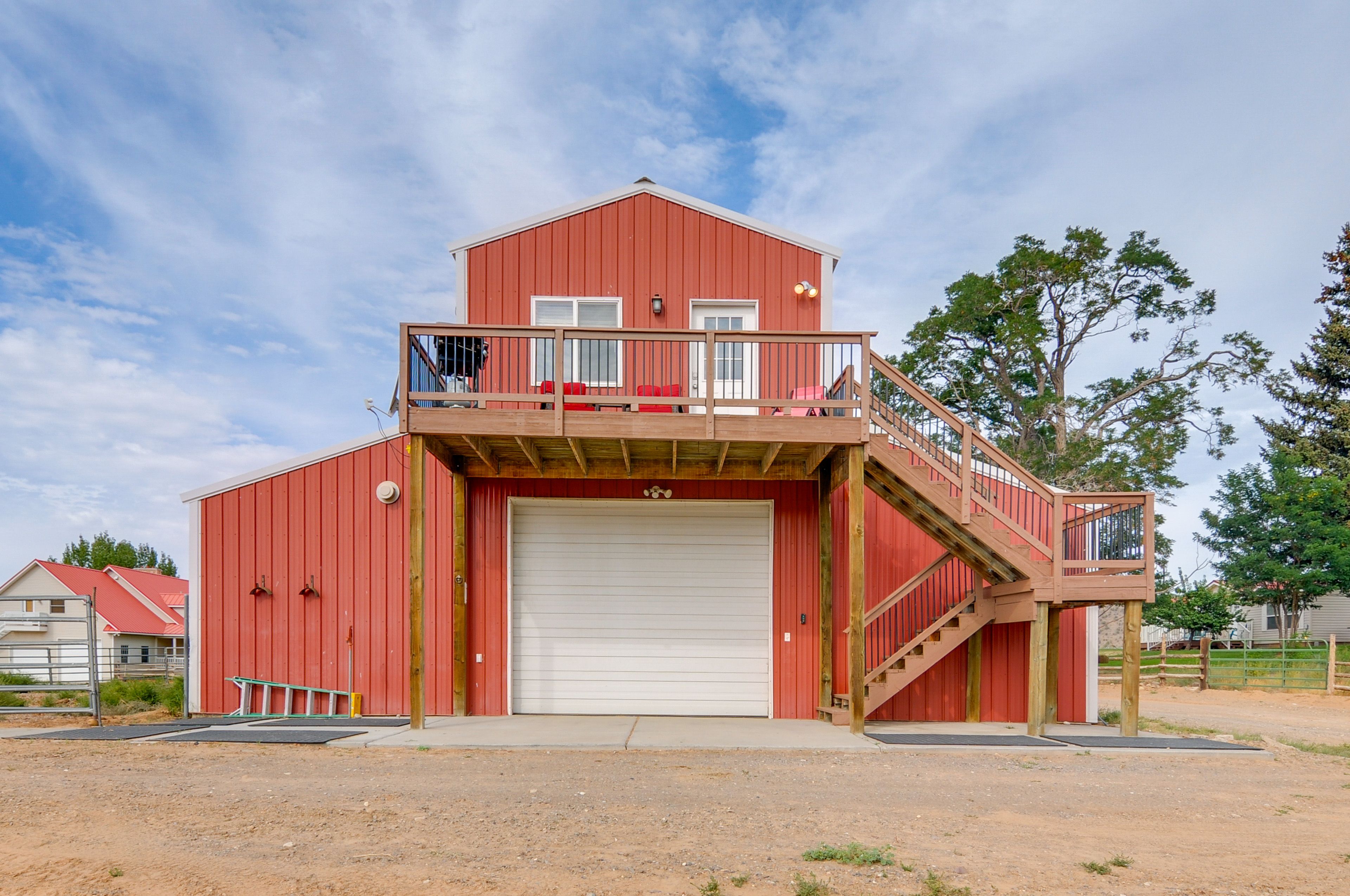 House Exterior | Sugarloaf Valley Farms - 570 Acres of Farmland