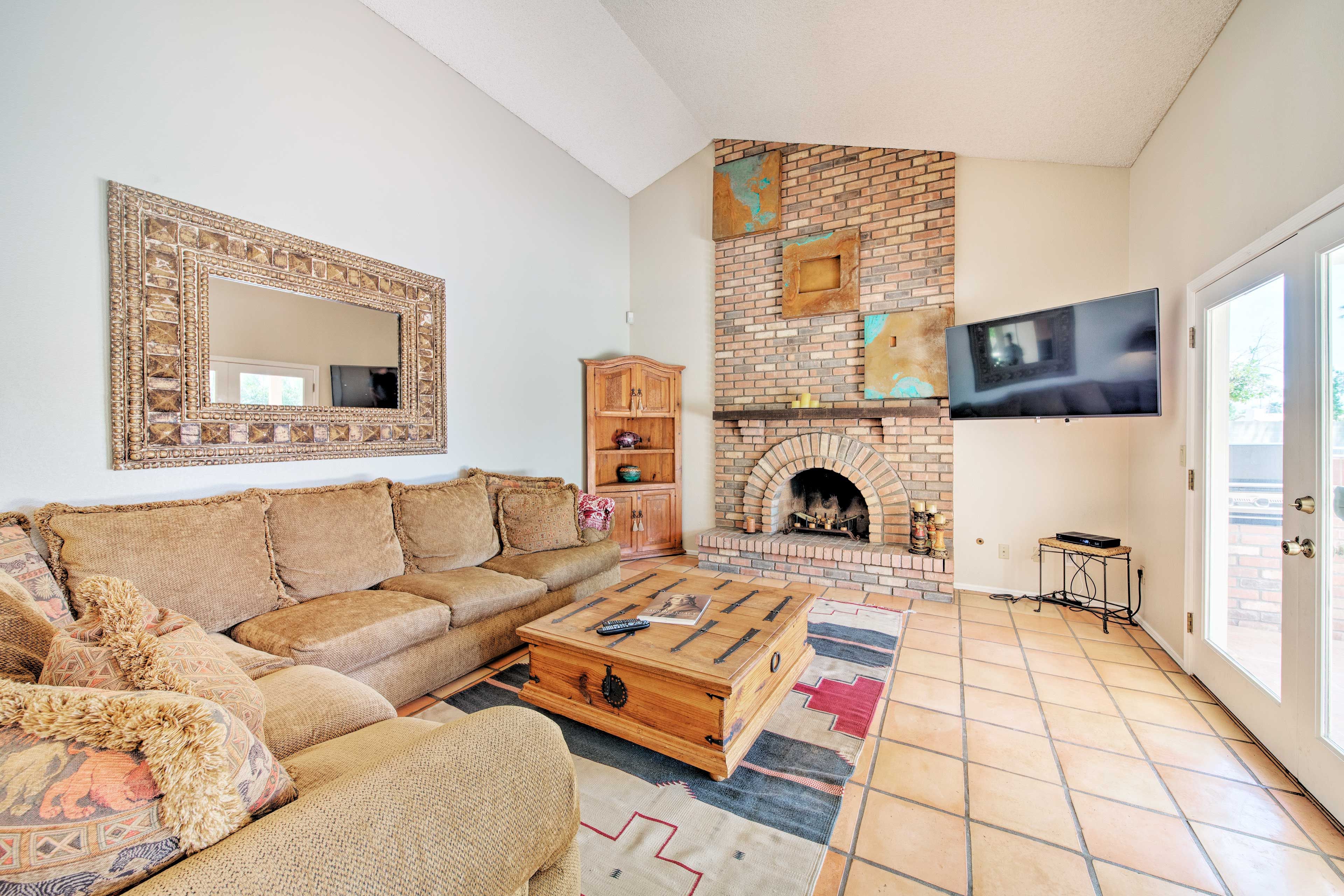 Escape to sunny Scottsdale and stay at this upscale vacation rental home!