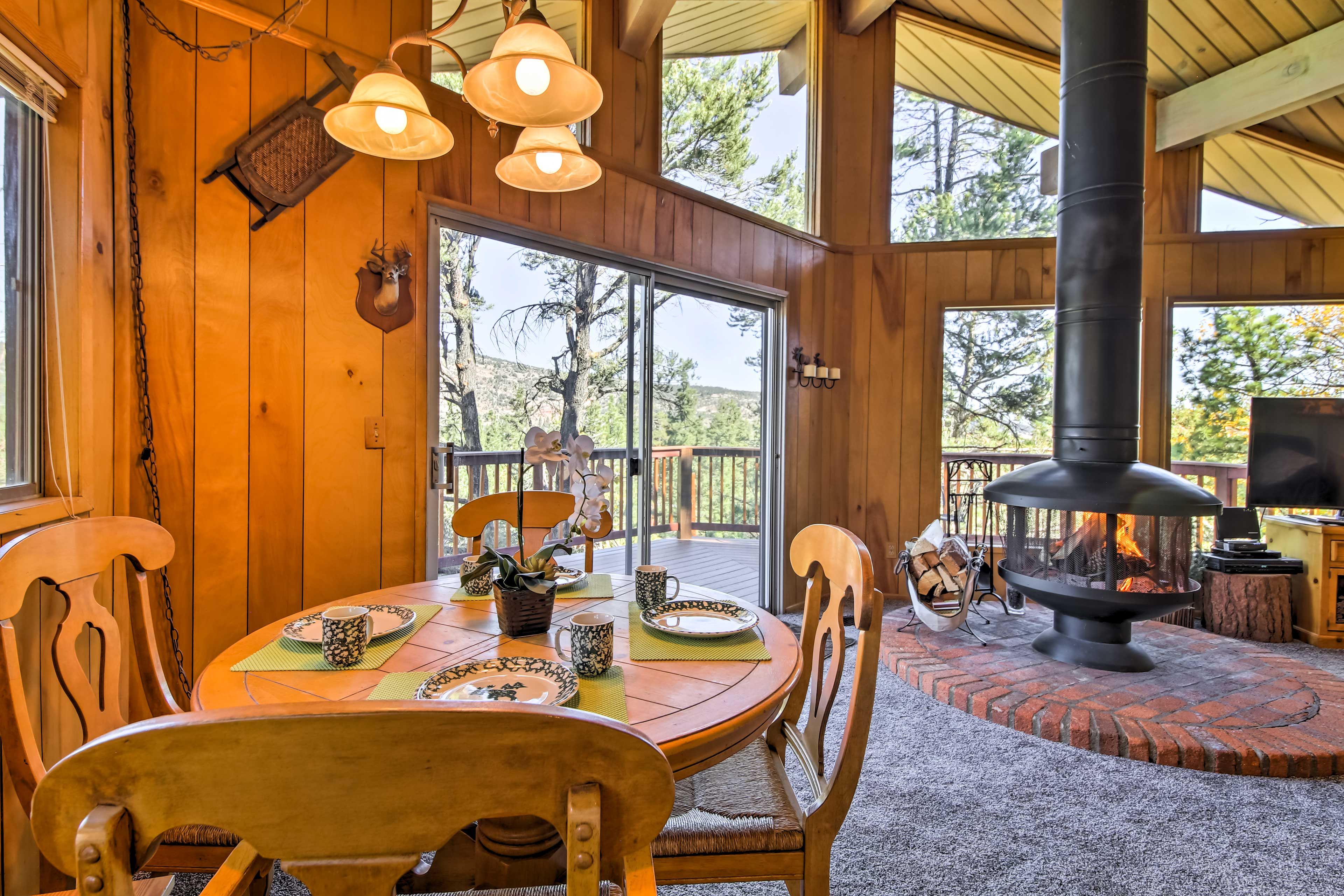 Dining Table | Dishware Provided