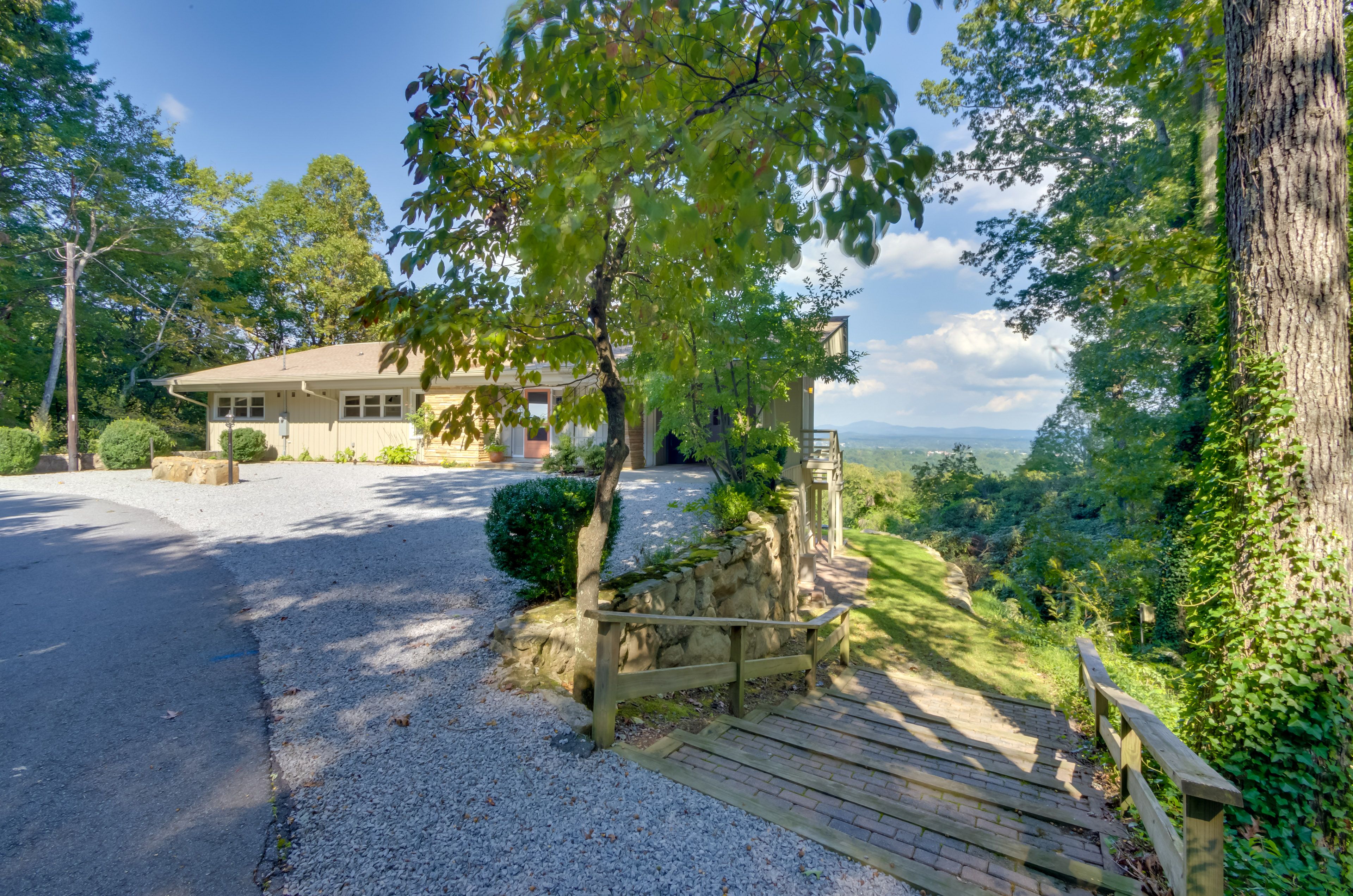 Parking | Driveway (3 Vehicles)