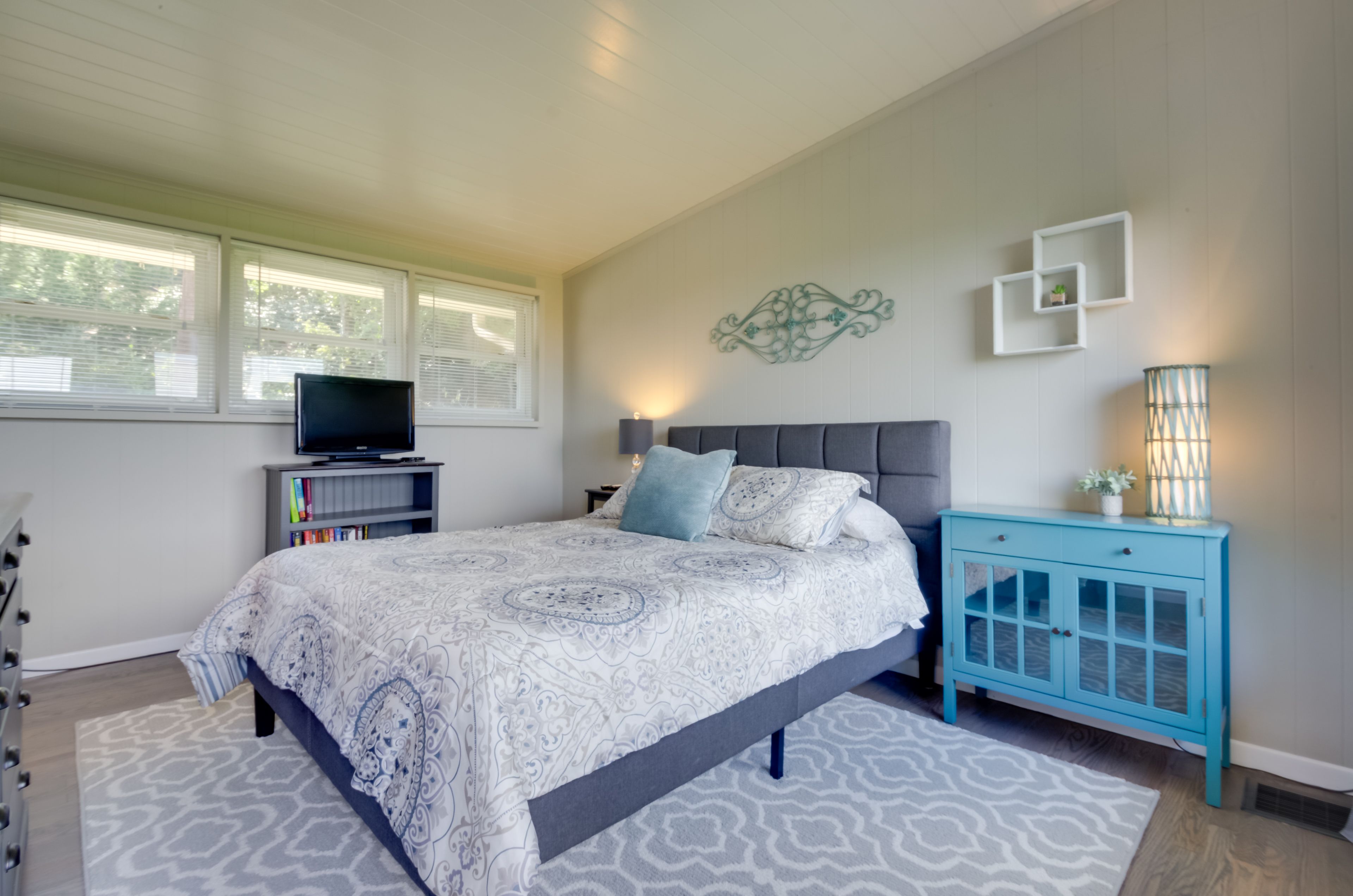 Bedroom 2 | Queen Bed