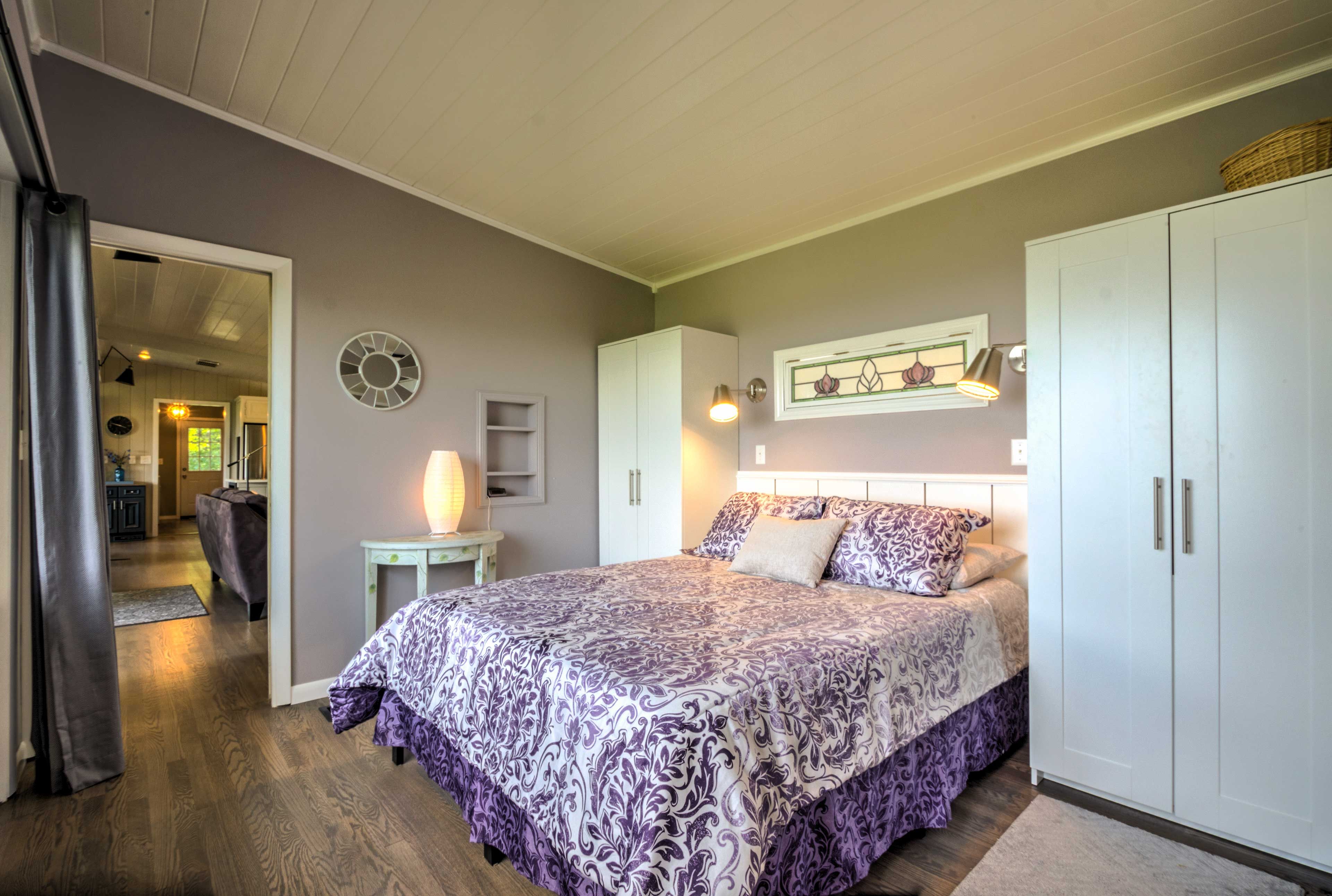 Bedroom 1 | Queen Bed