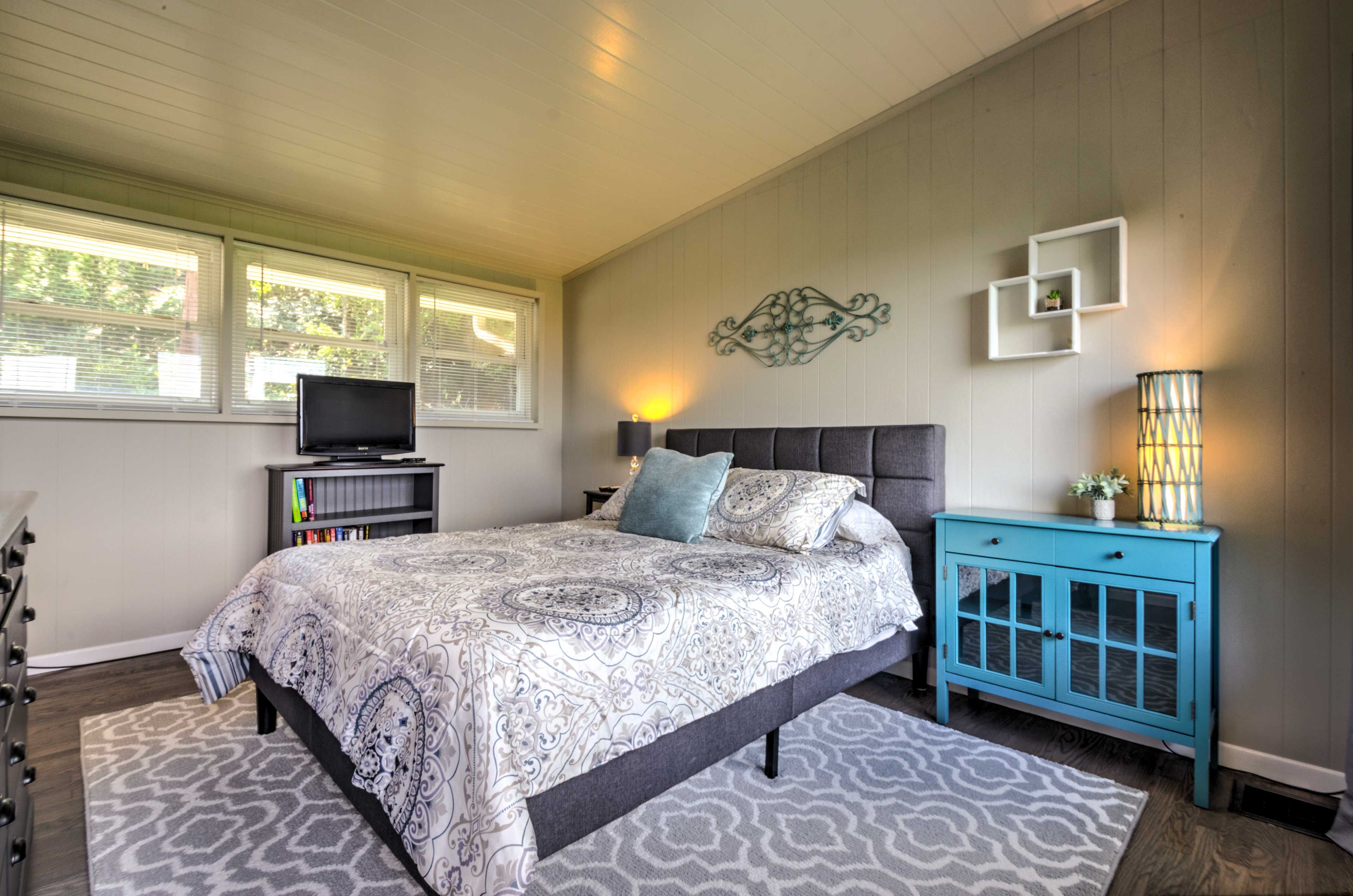 Bedroom 2 | Queen Bed