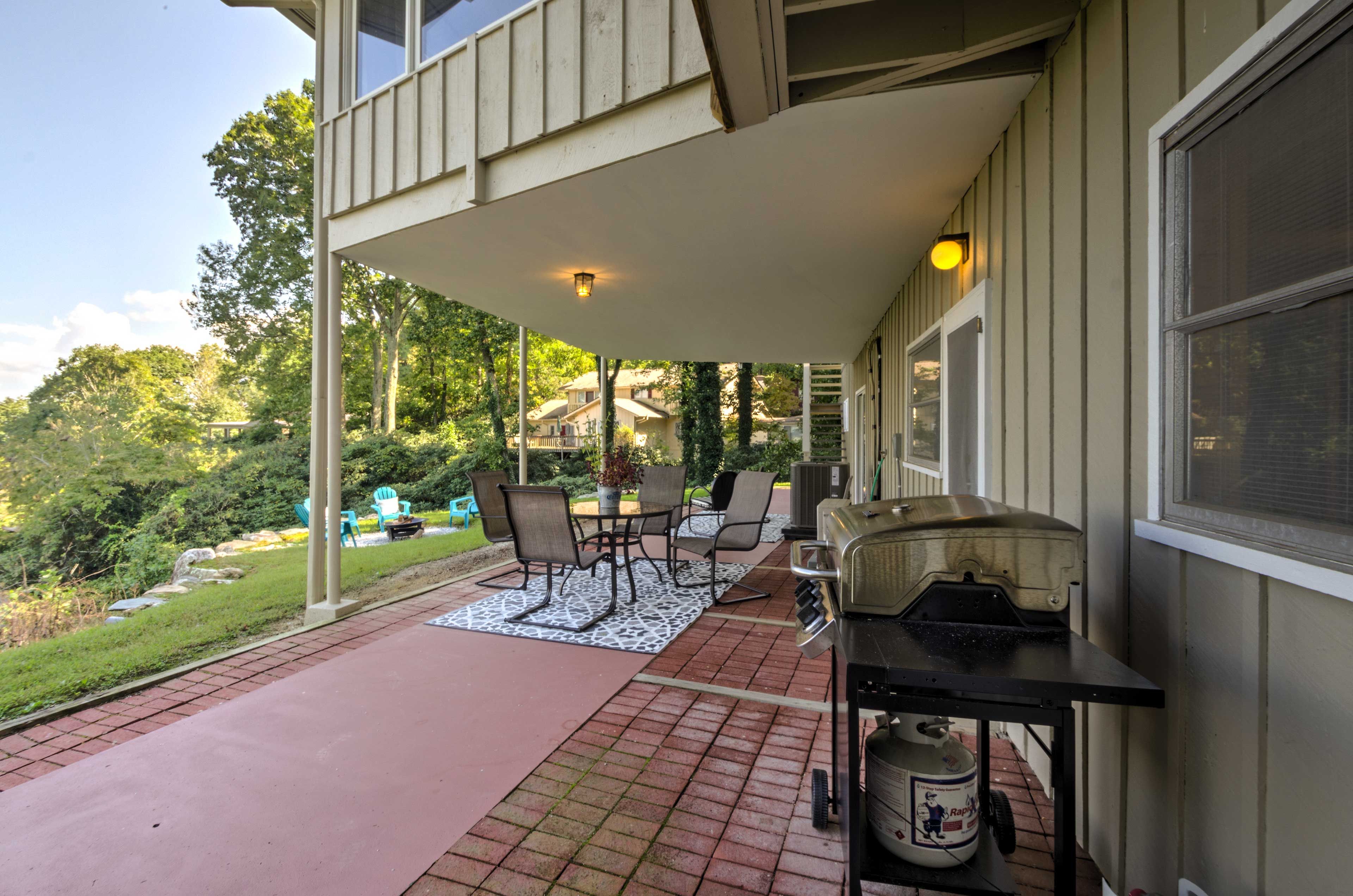 Covered Patio | Gas Grill