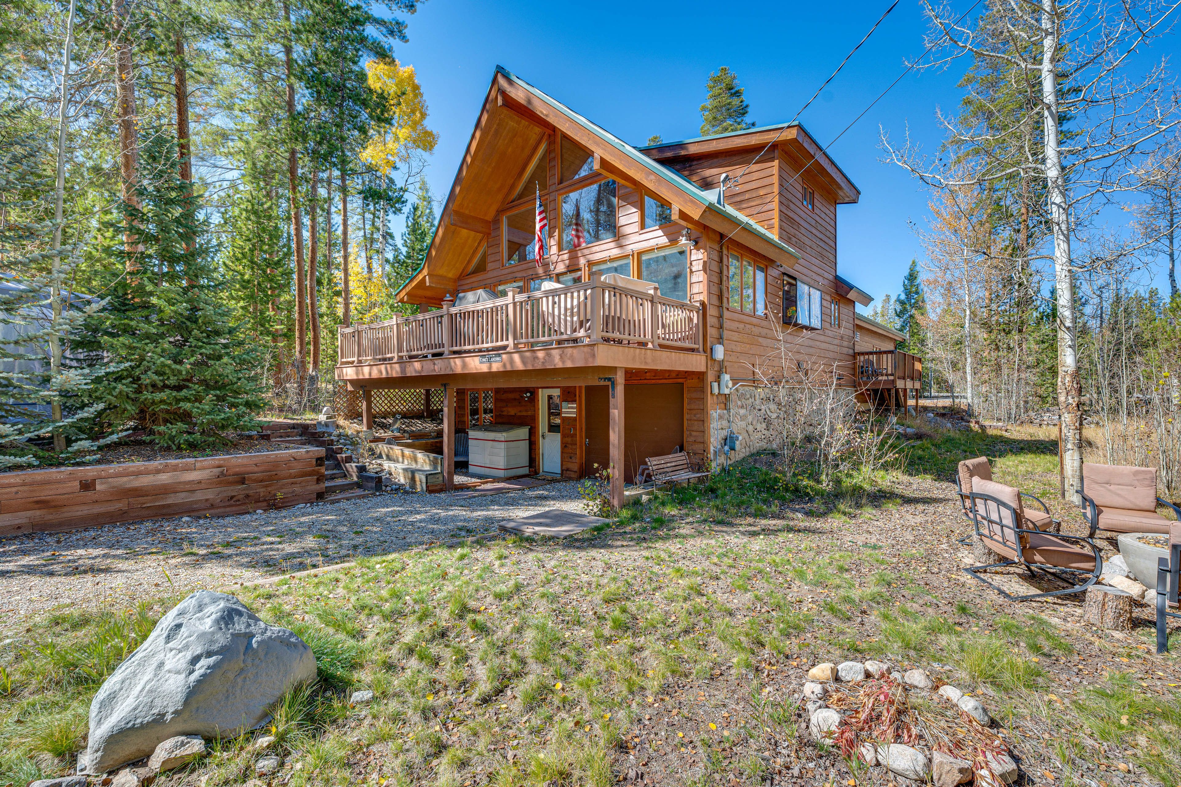Private Yard | Fire Pit w/ Seating