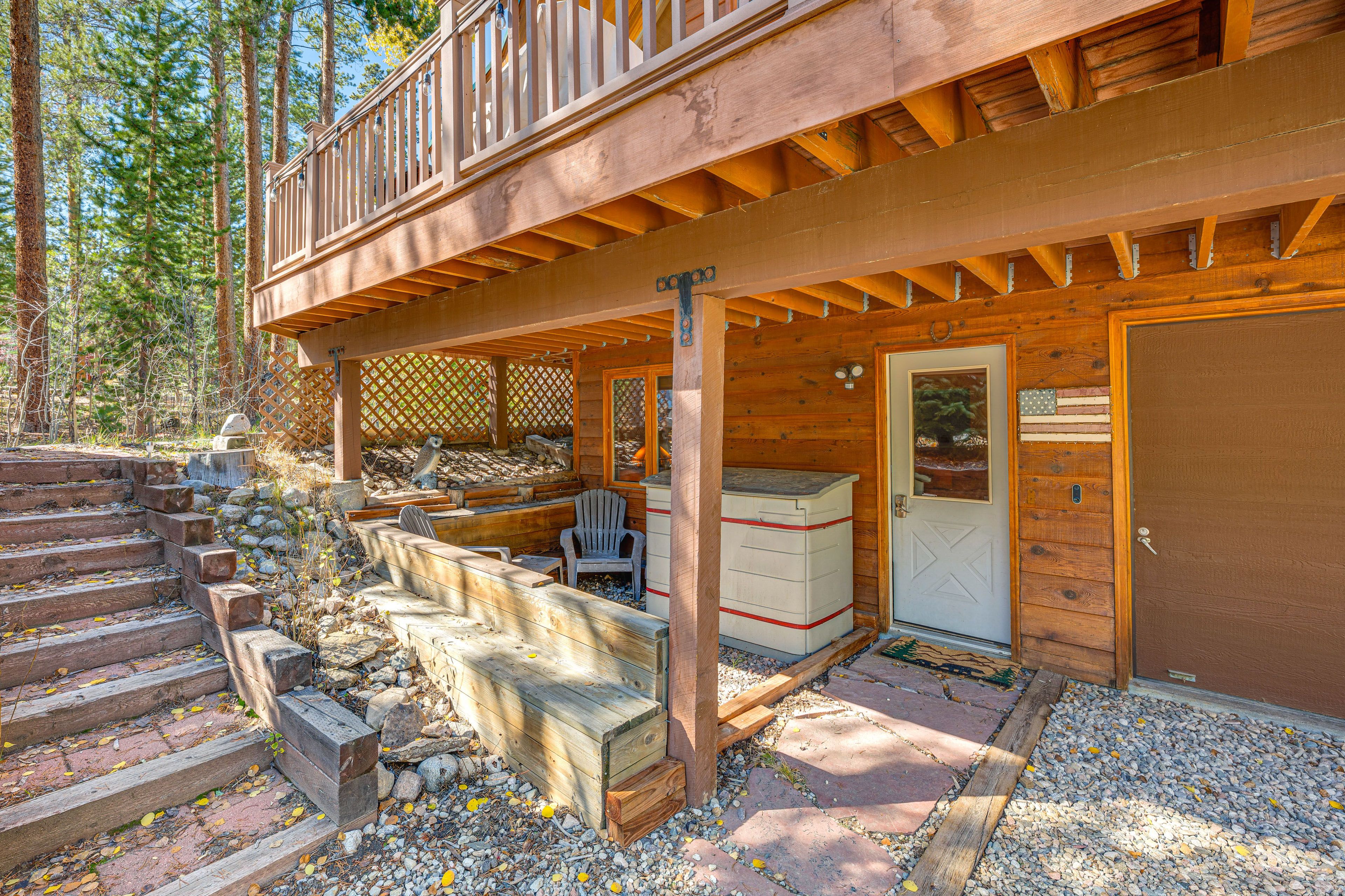 Exterior | Lower Level Entry