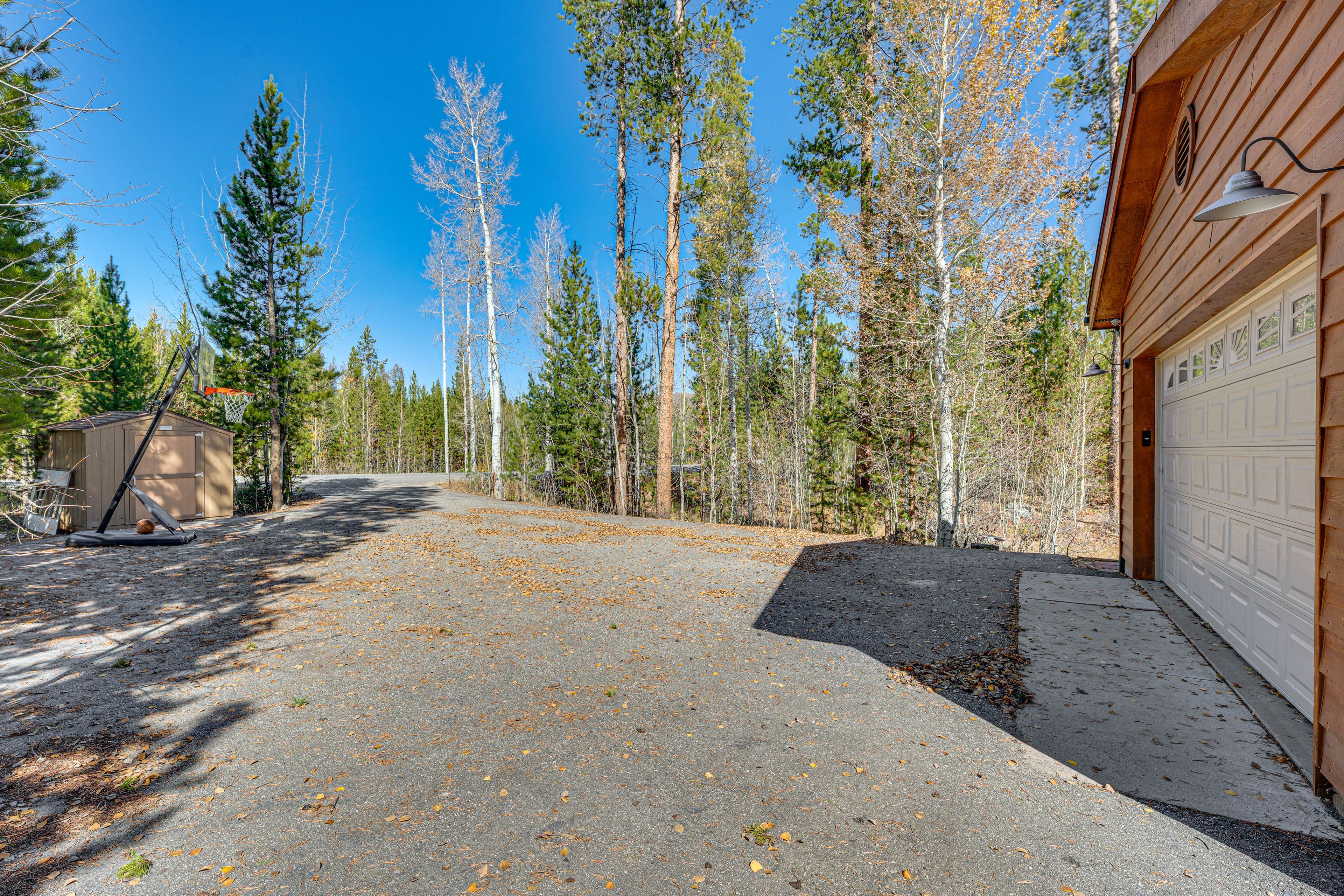Parking | Ample Driveway Parking (Front & Back)