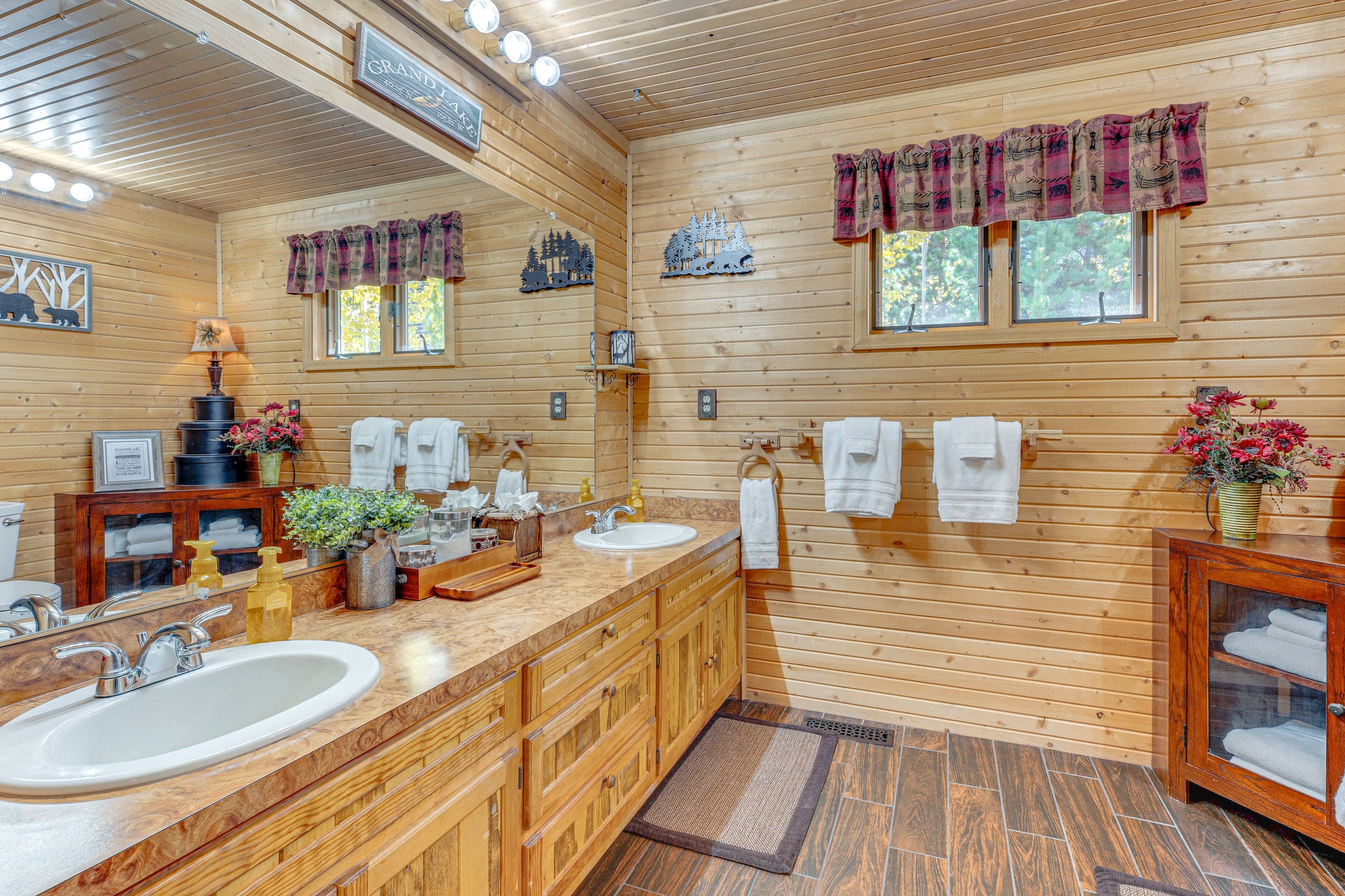 Full Bathroom | 1st Floor