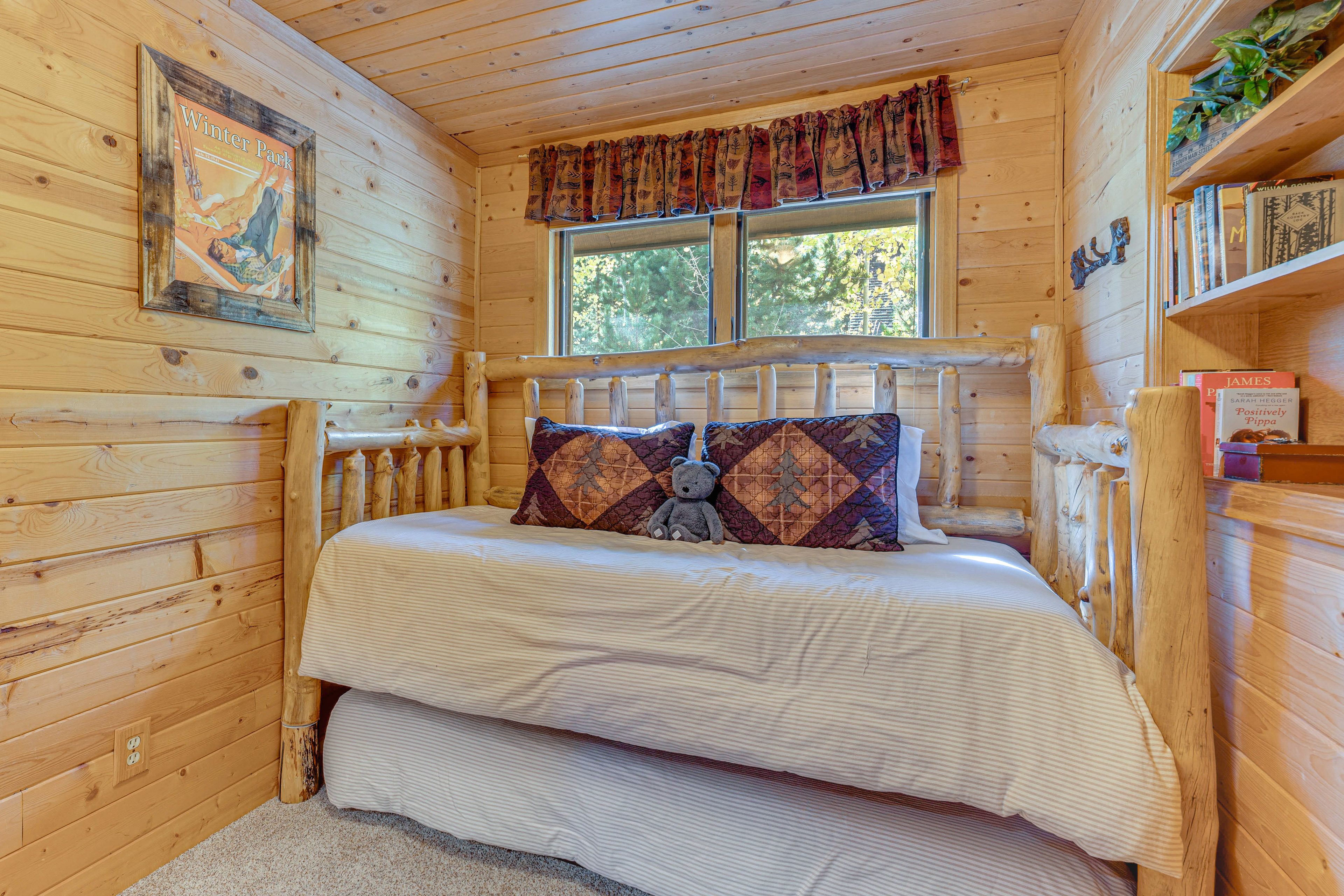 Bedroom 3 | Twin Daybed w/ Twin Trundle | 1st Floor