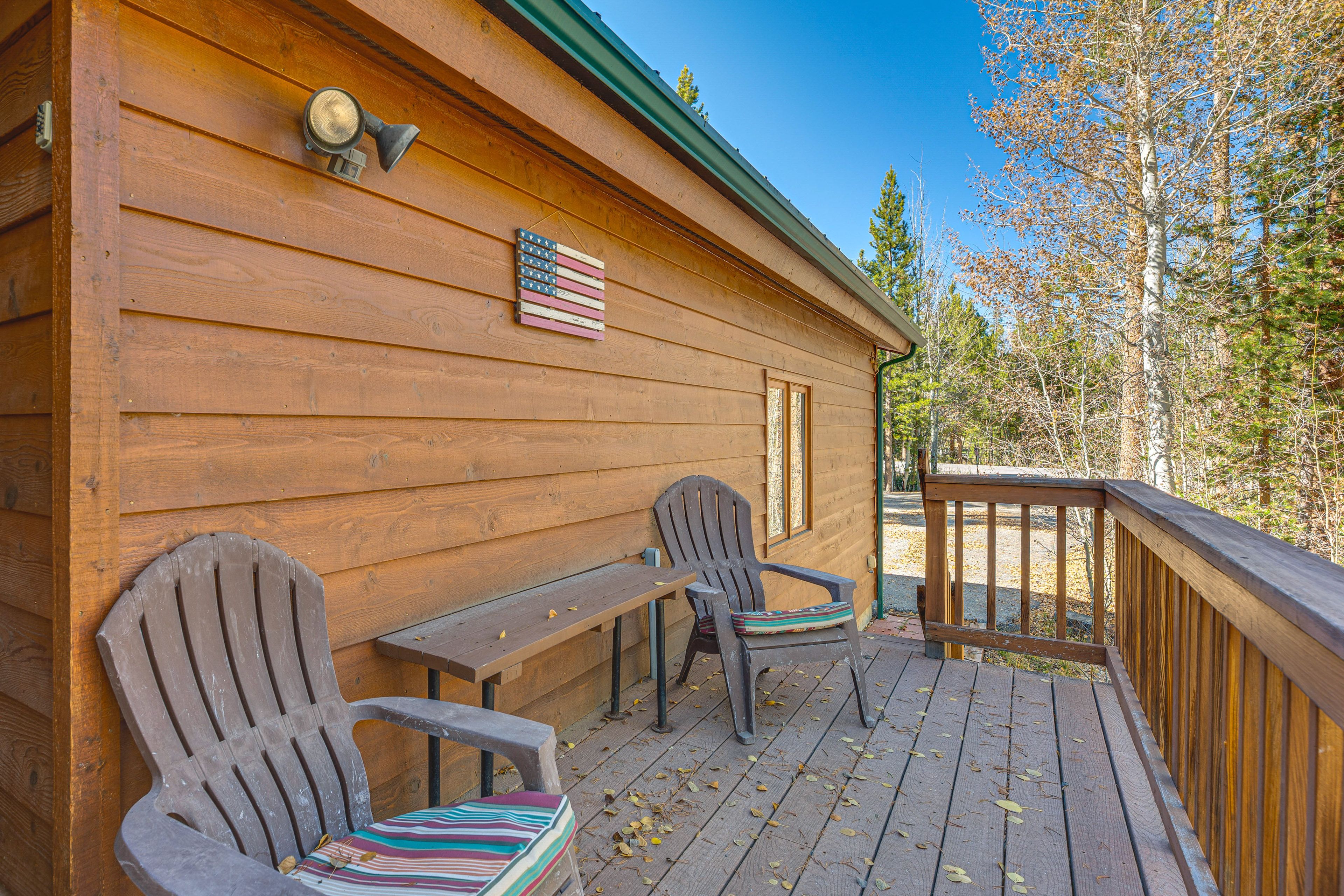 Deck w/ Seating