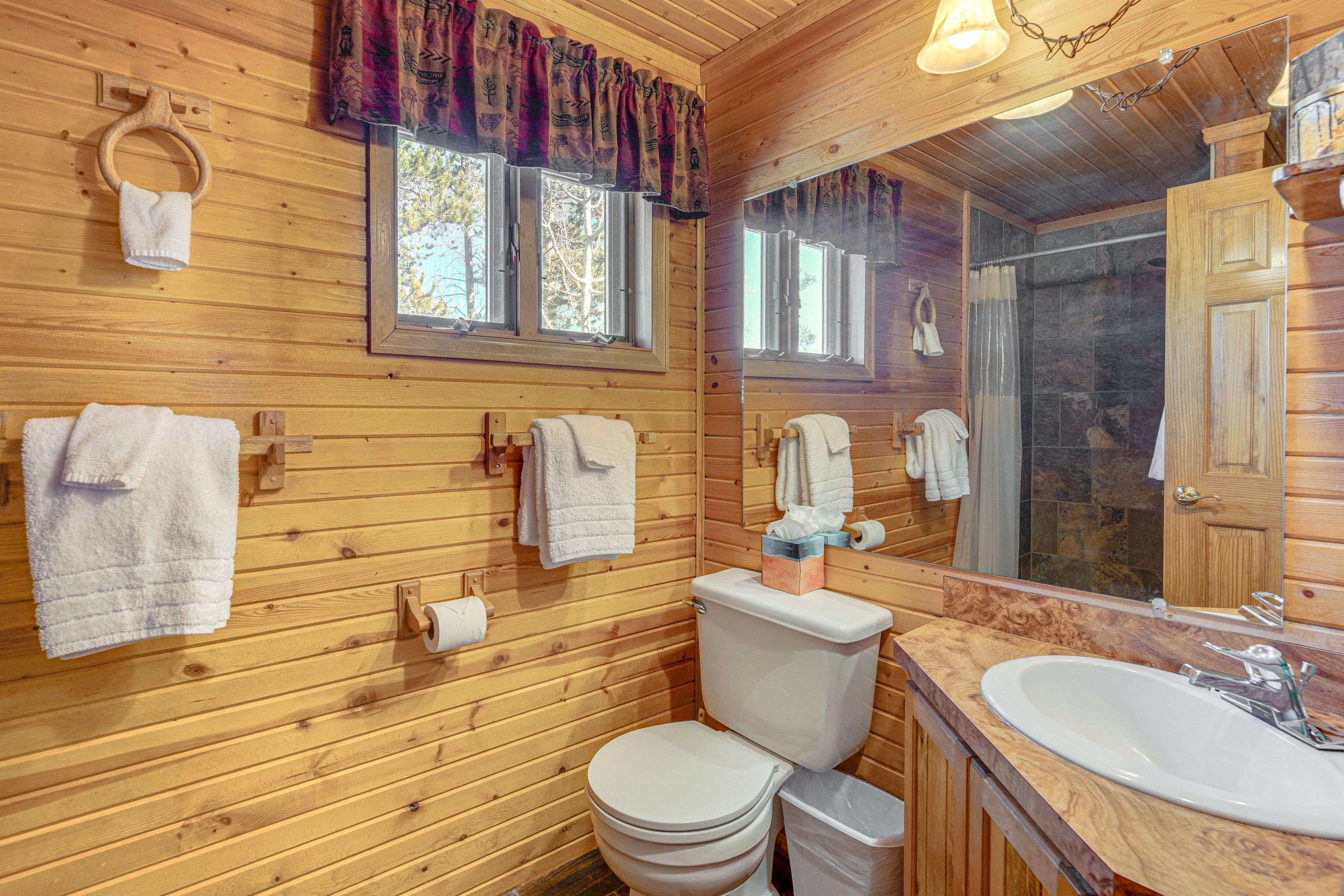 En-Suite Bathroom | 2nd Floor | Towels & Linens Provided