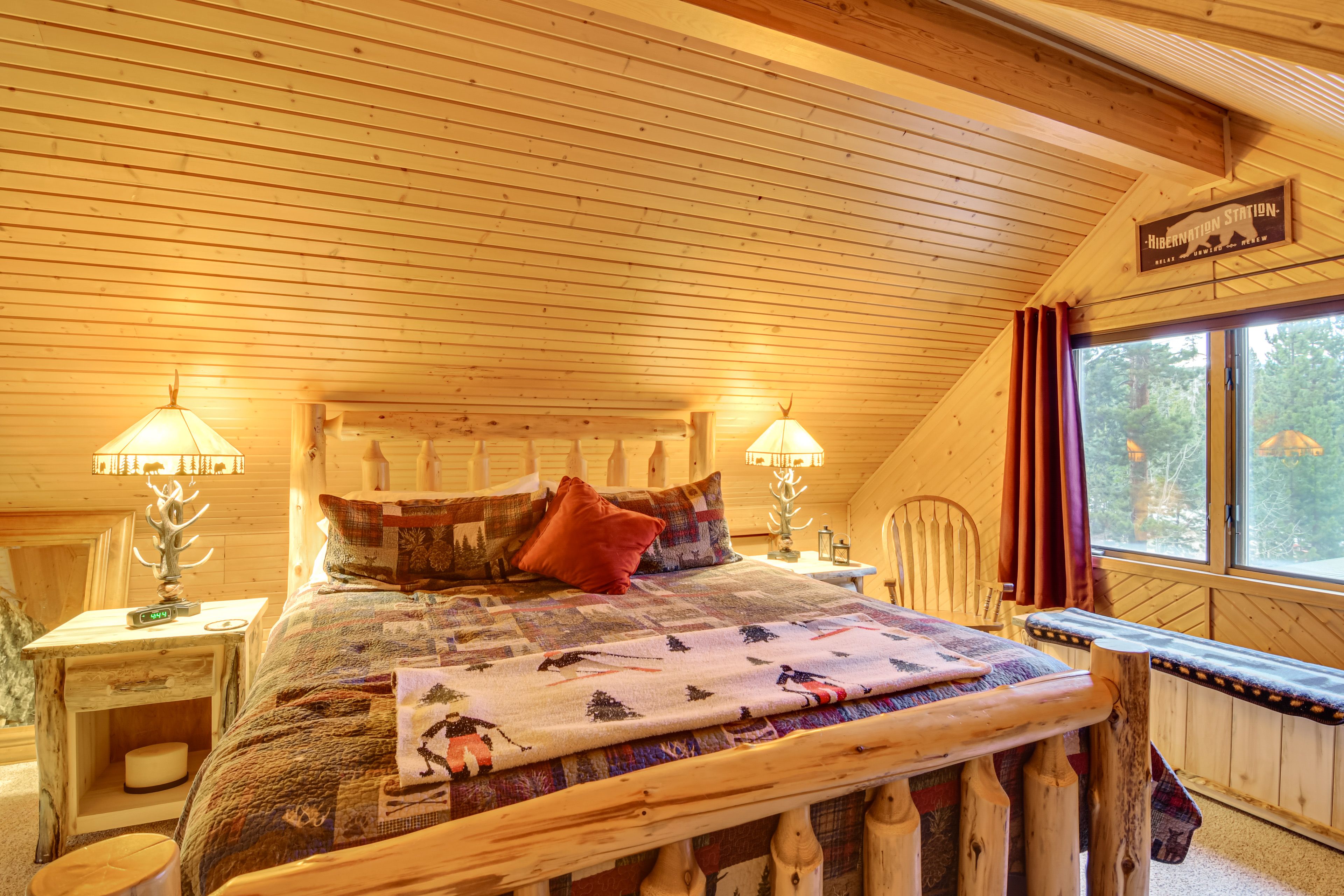 Bedroom 1 (Loft) | King Bed | En-Suite Bathroom