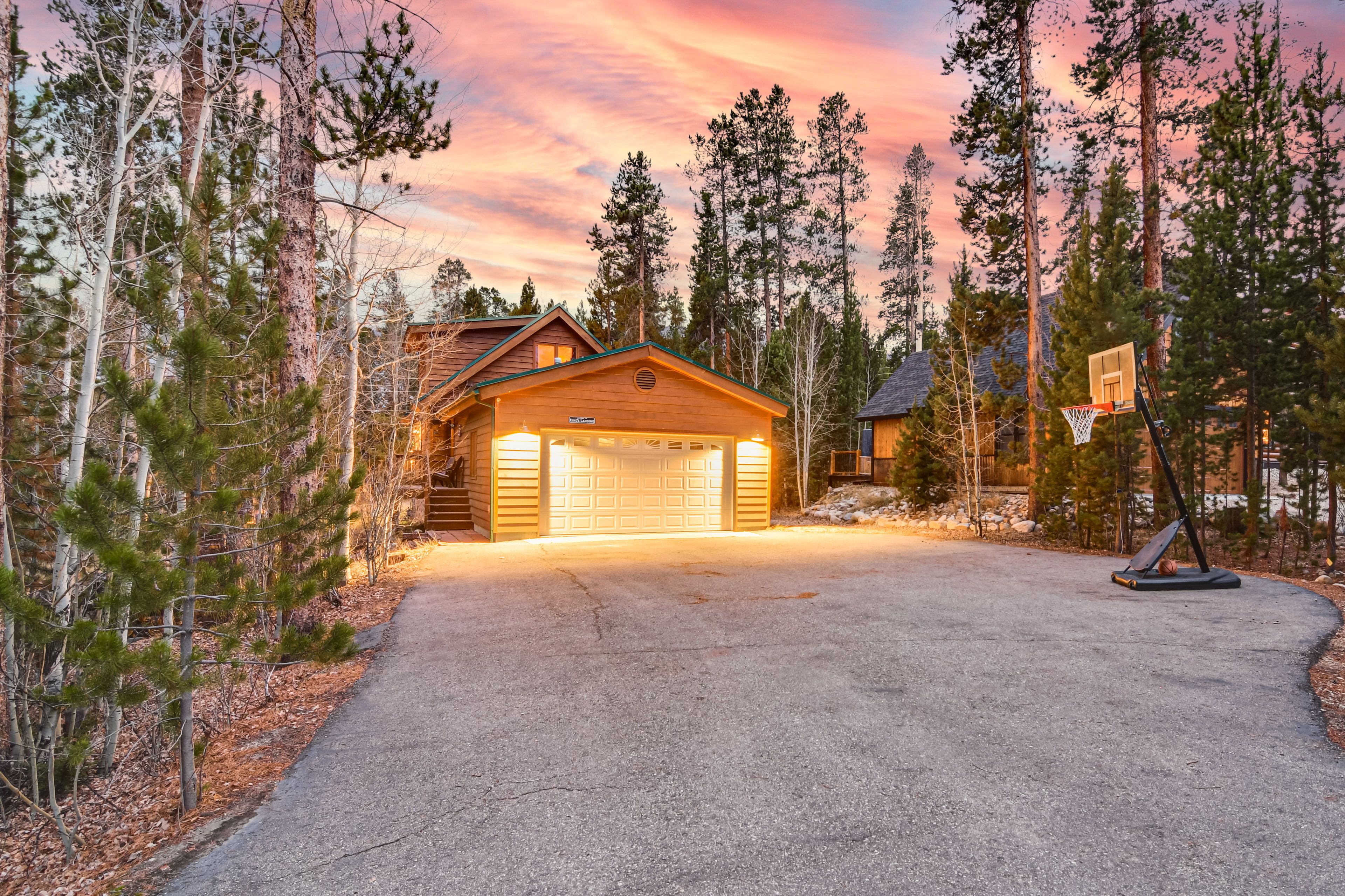 Parking | Ample Driveway Parking (Front & Back)