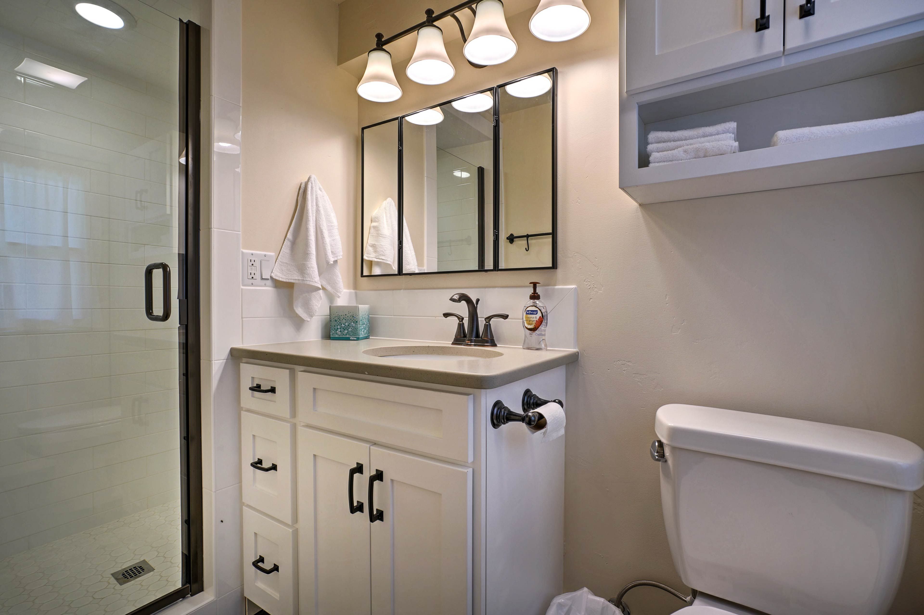 Rinse off after a hike in the glass-enclosed shower.