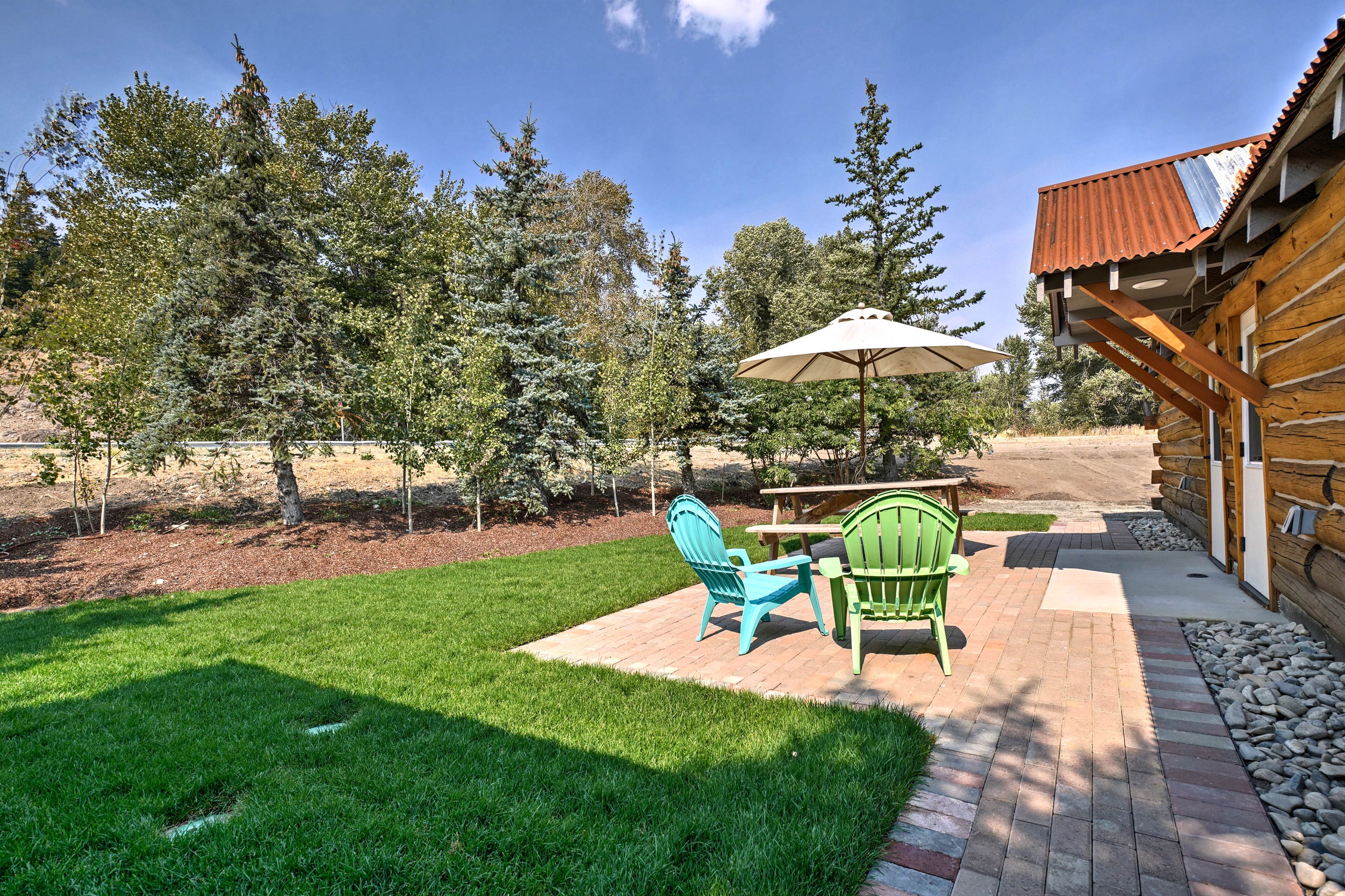 Kick back in one of the Adirondack chairs or dine al fresco at the picnic table.