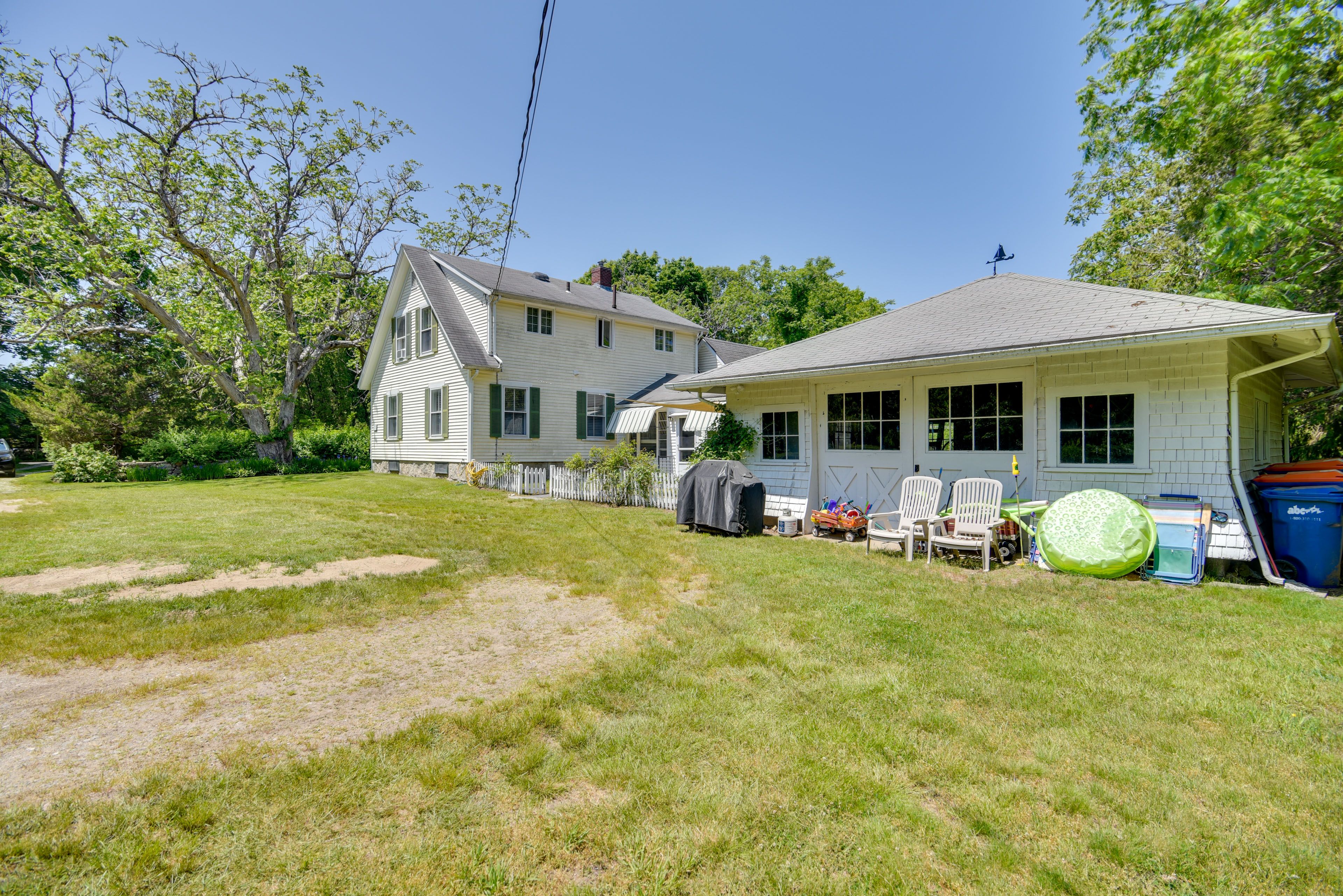 Exterior | Ample Driveway Parking