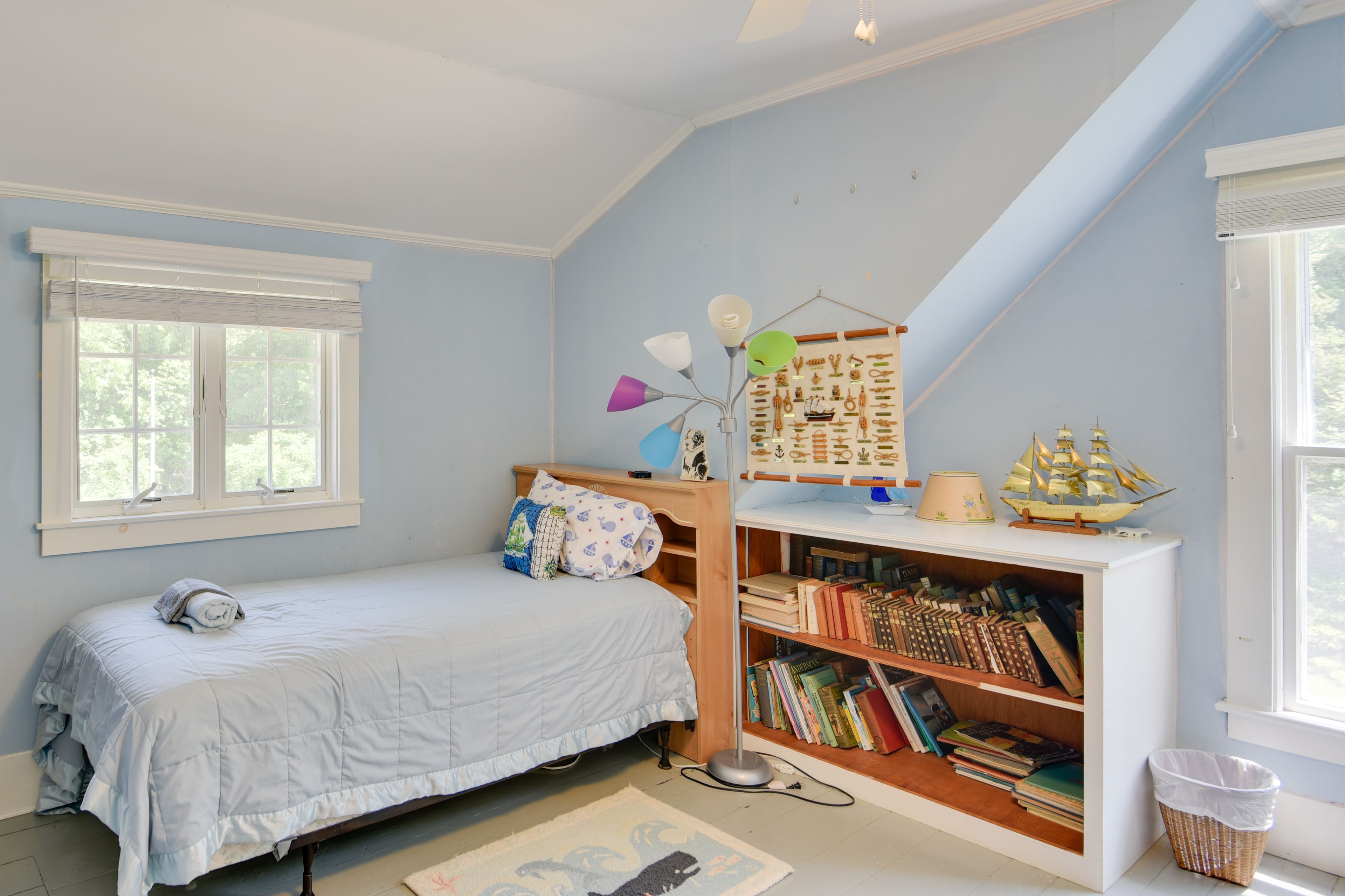 Bedroom 2 | Twin Bed | 2nd Floor
