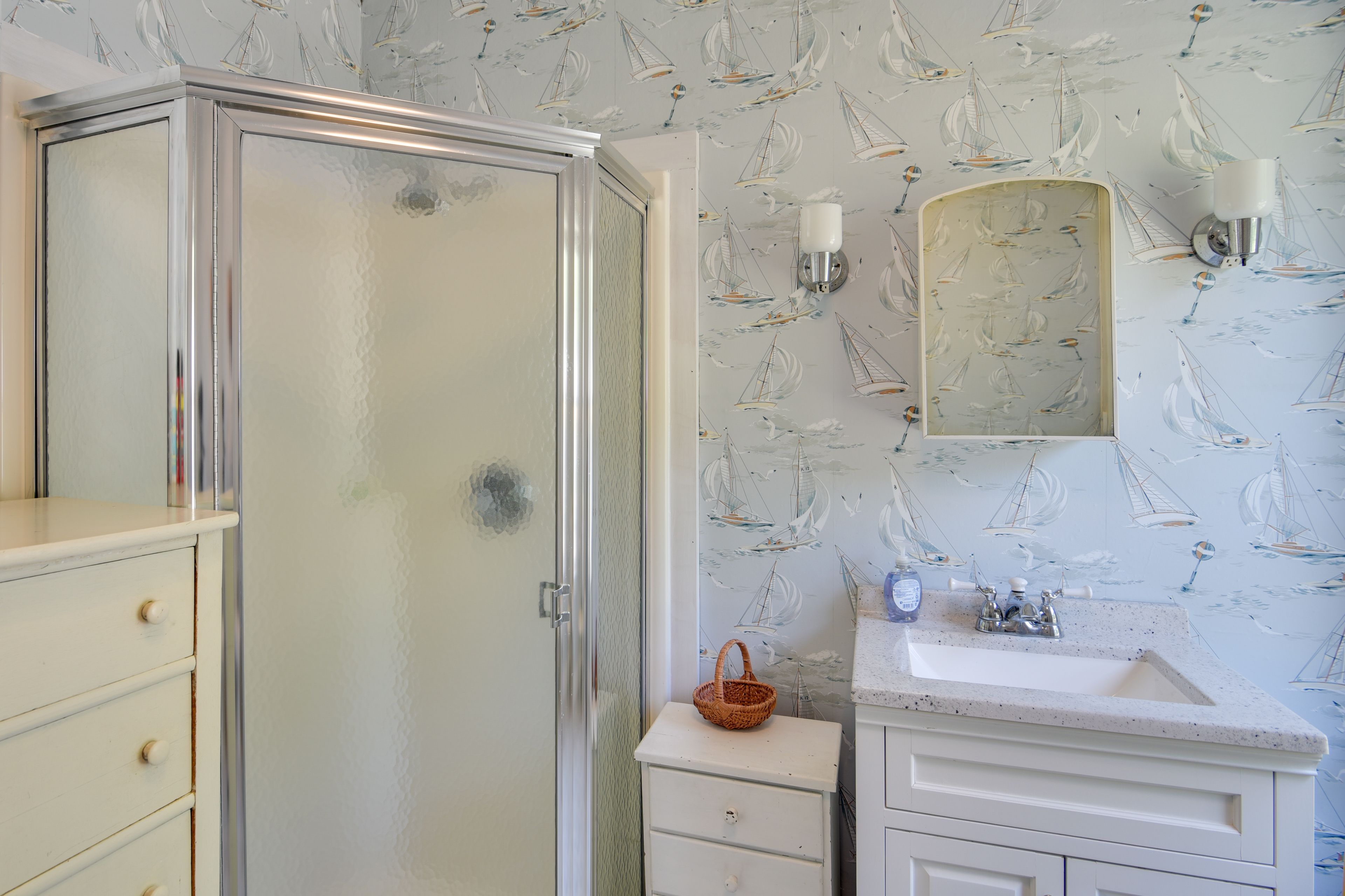 Full Bathroom | Towels & Linens Provided | 1st Floor