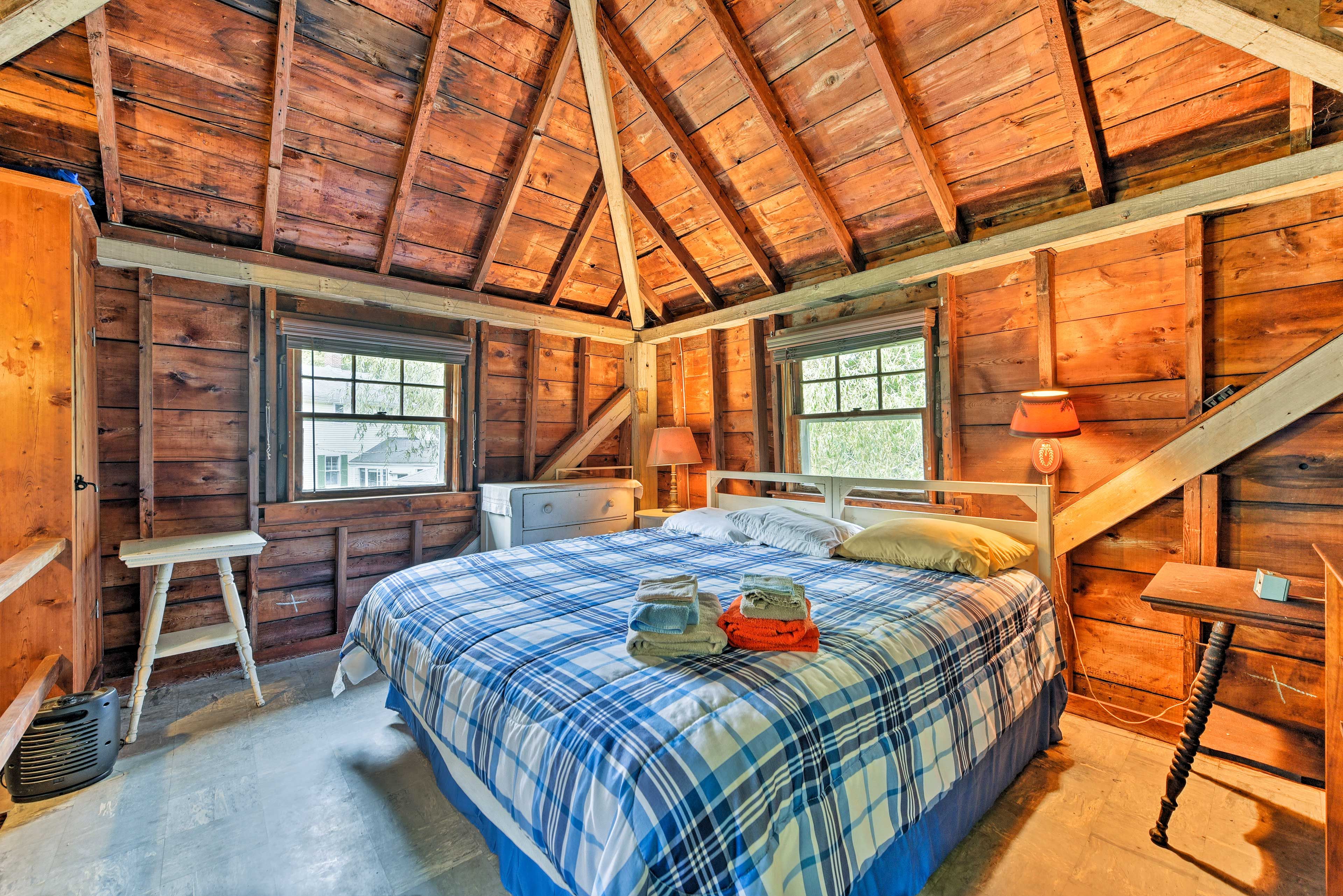 Bedroom 7 | King Bed