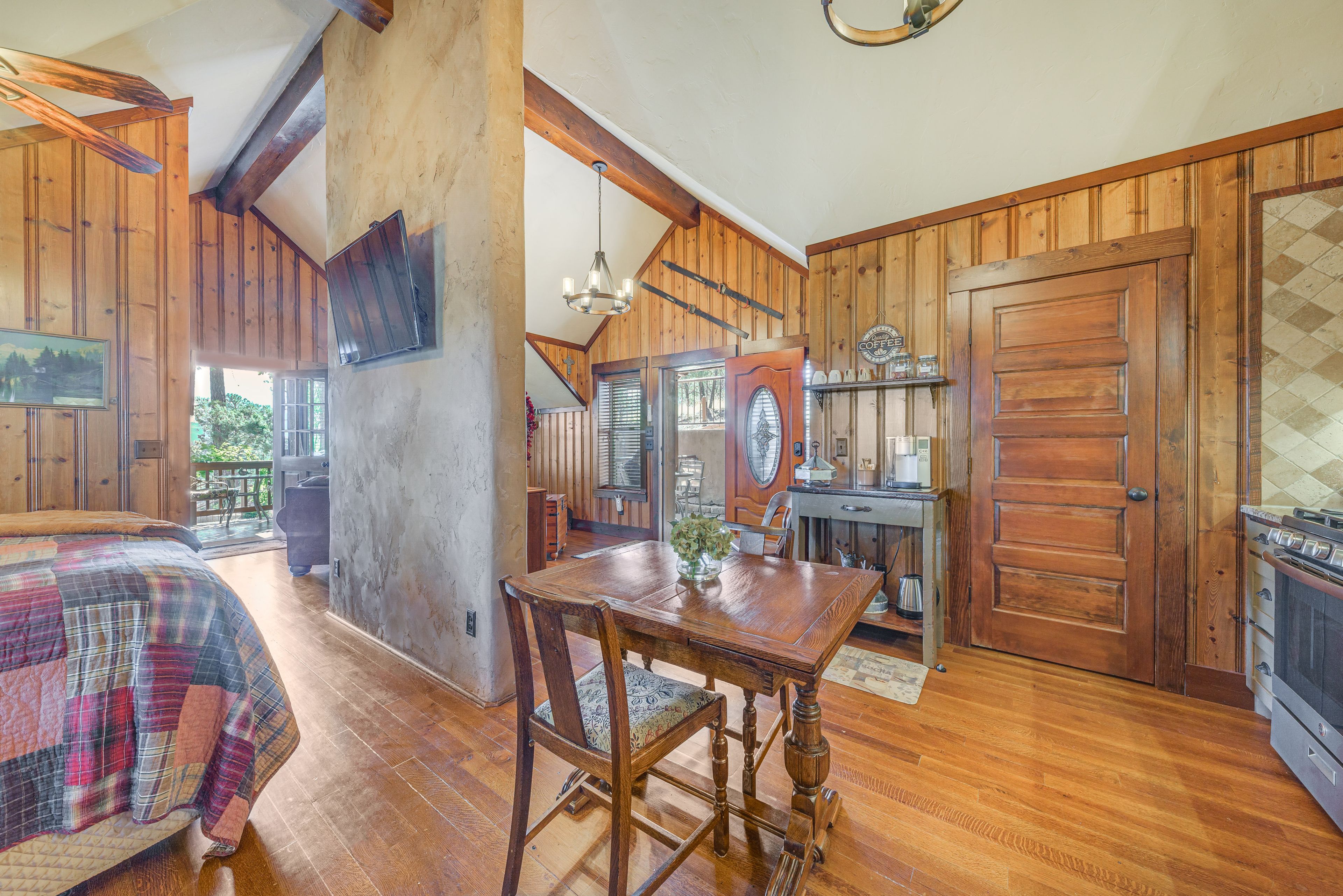 Dining Area | Dishware & Flatware