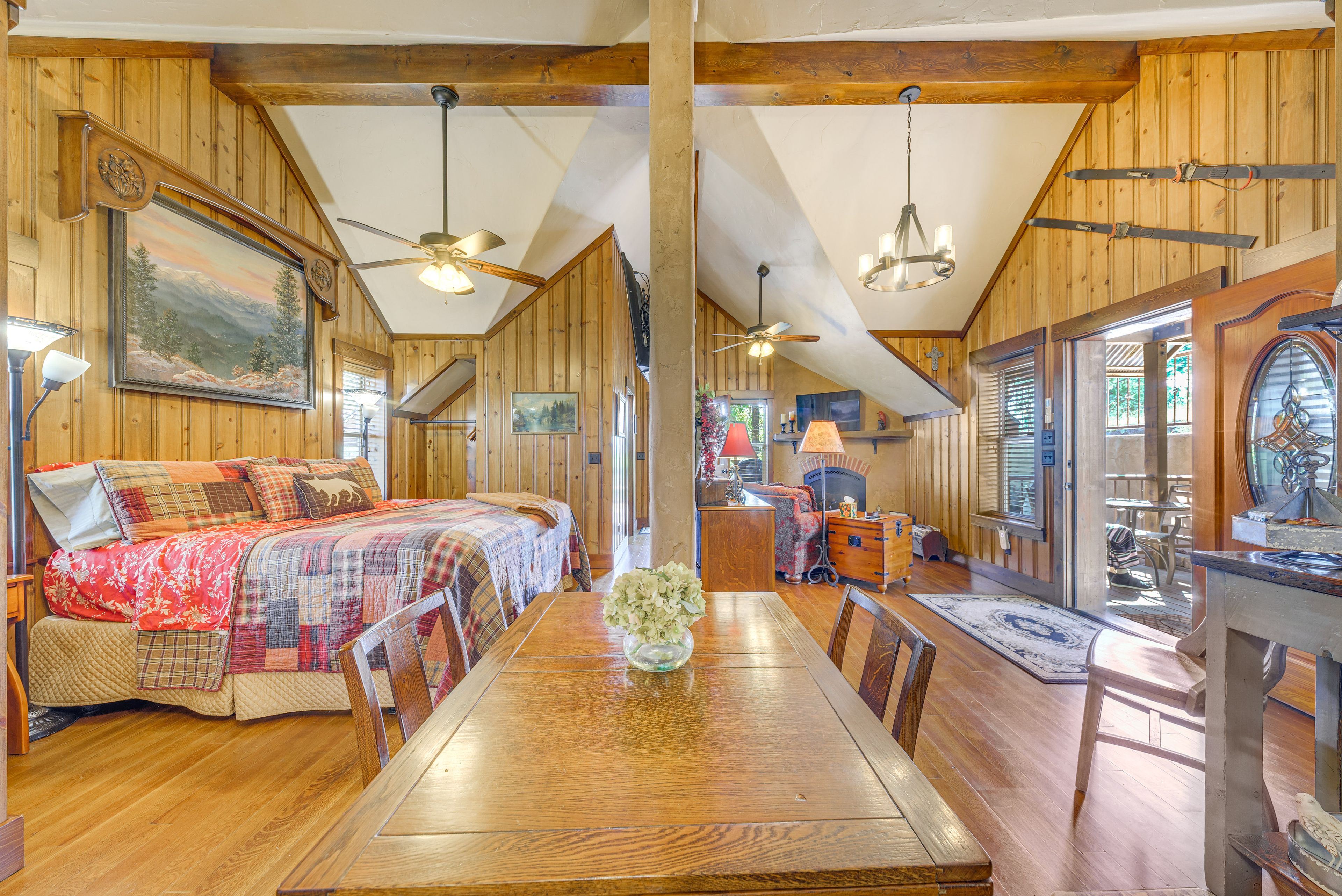 Studio Interior | Free WiFi