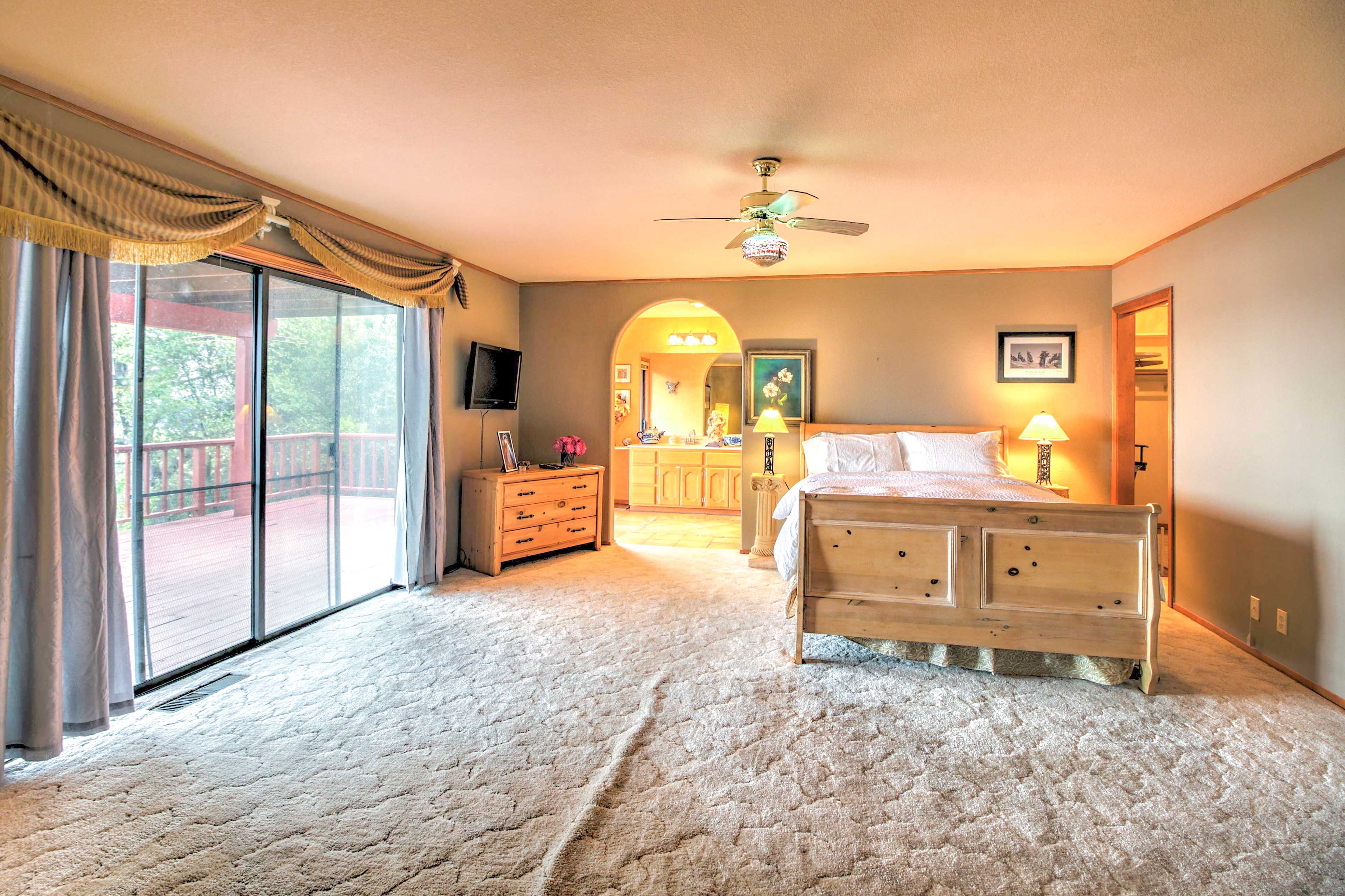 Bedroom Suite | Queen Bed | En-Suite Bathroom | Deck Access