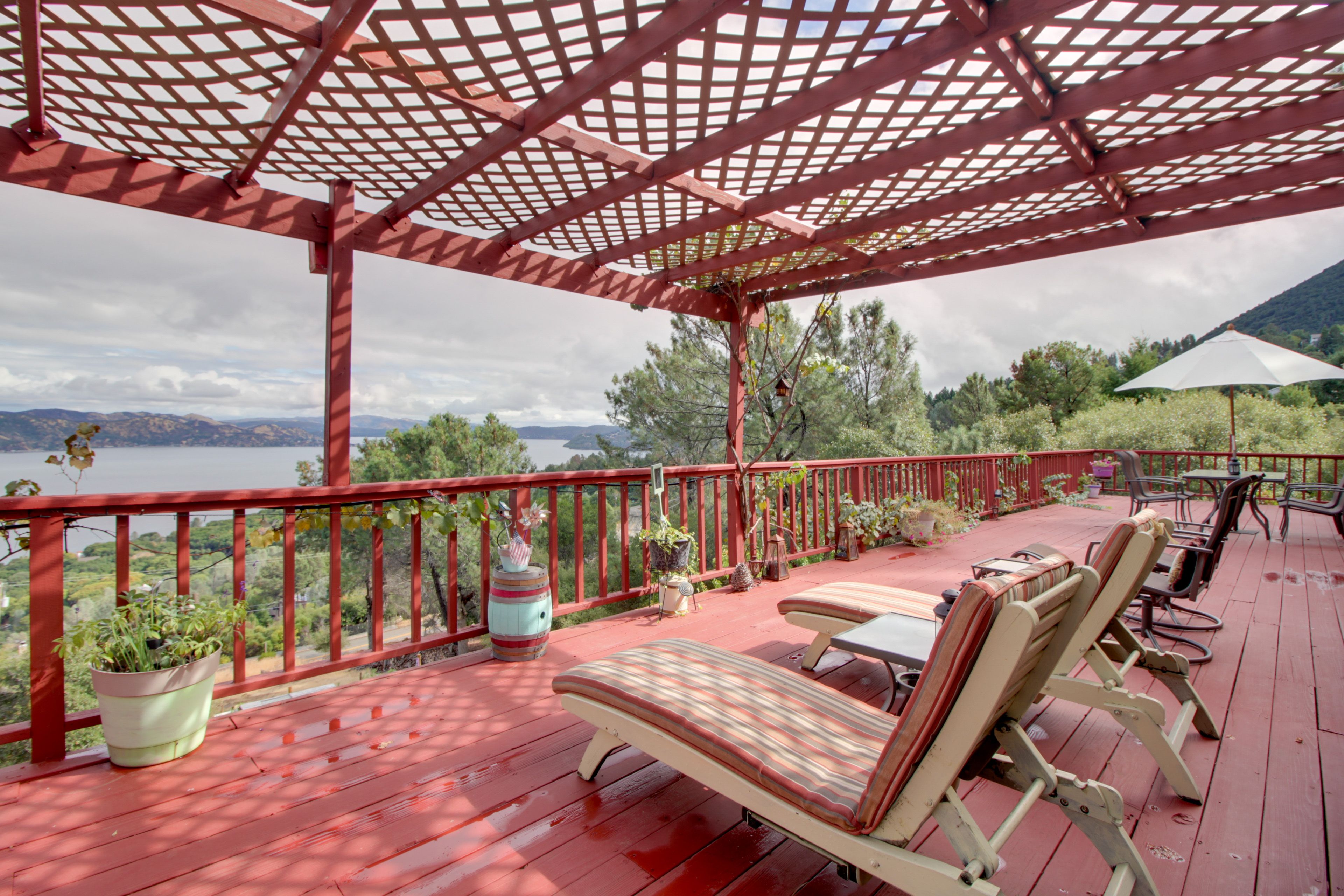 Kelseyville Vacation Rental | 3BR | 2.5BA | 2,400 Sq Ft | Stairs Required