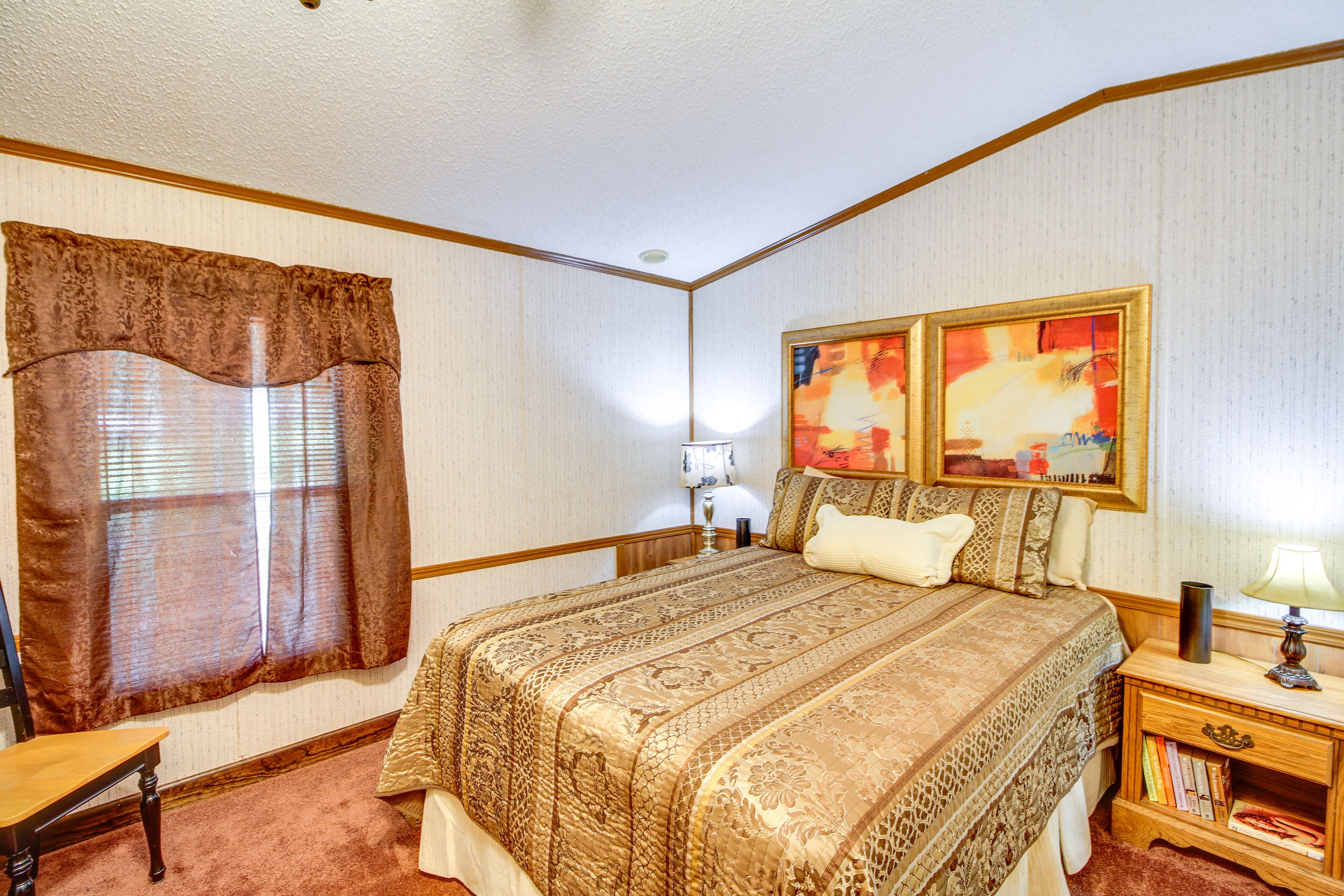 Bedroom 2 | Queen Bed