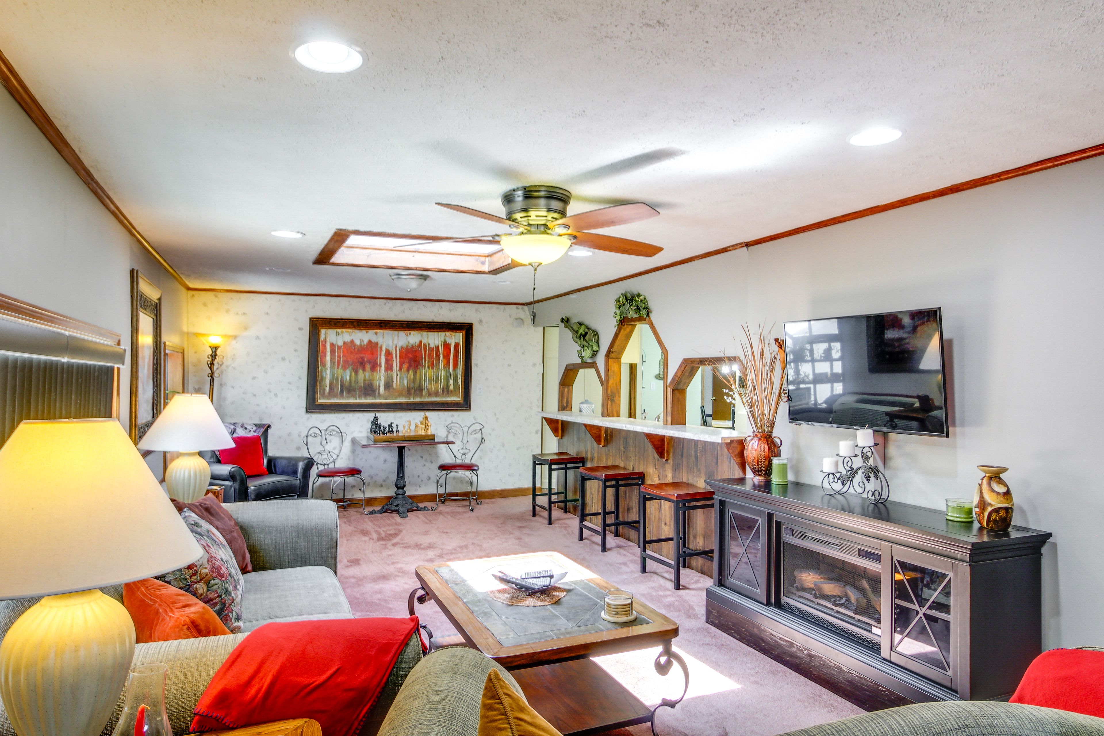 Living Room | Free WiFi | Central A/C & Heating