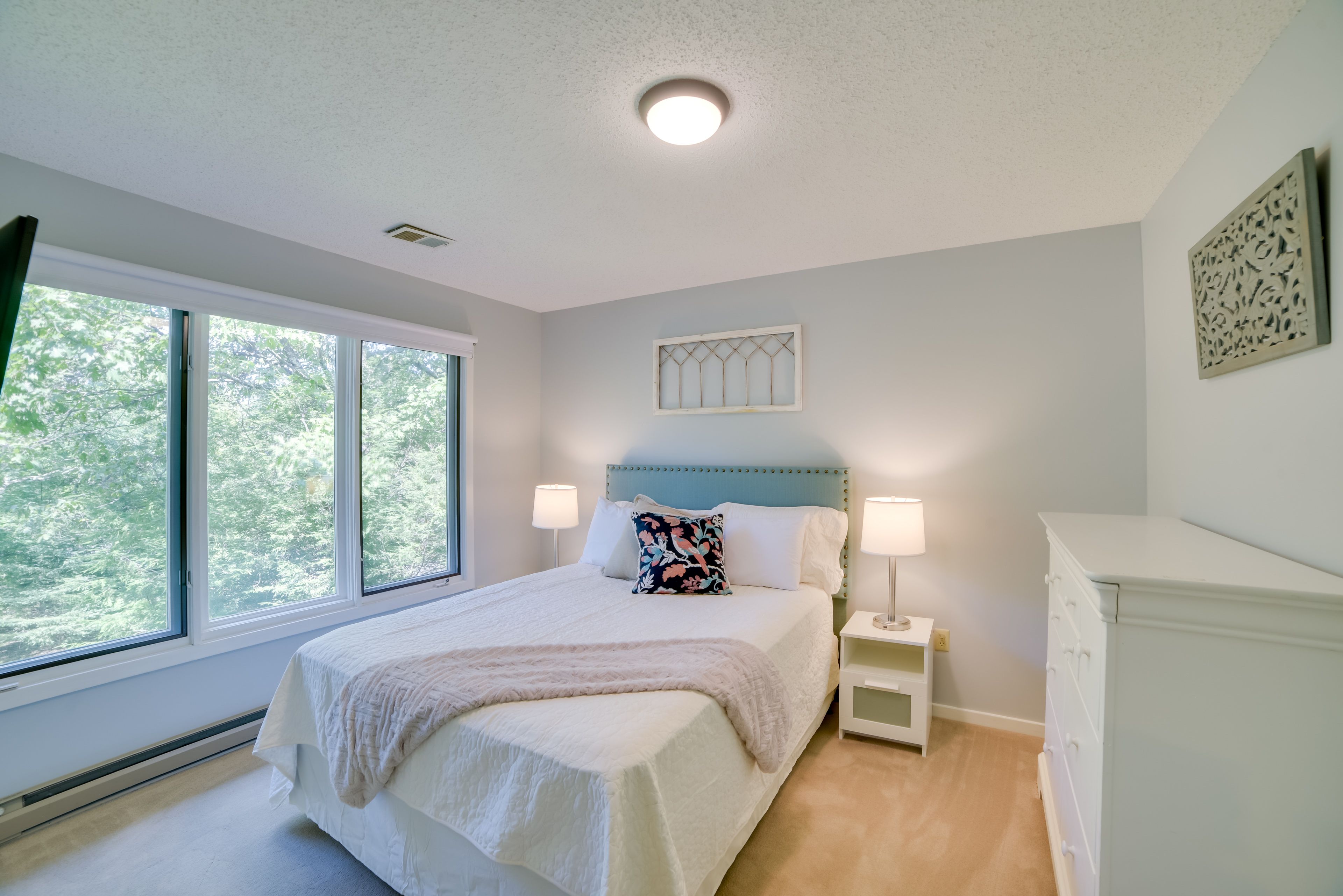 Bedroom 2 | Queen Bed