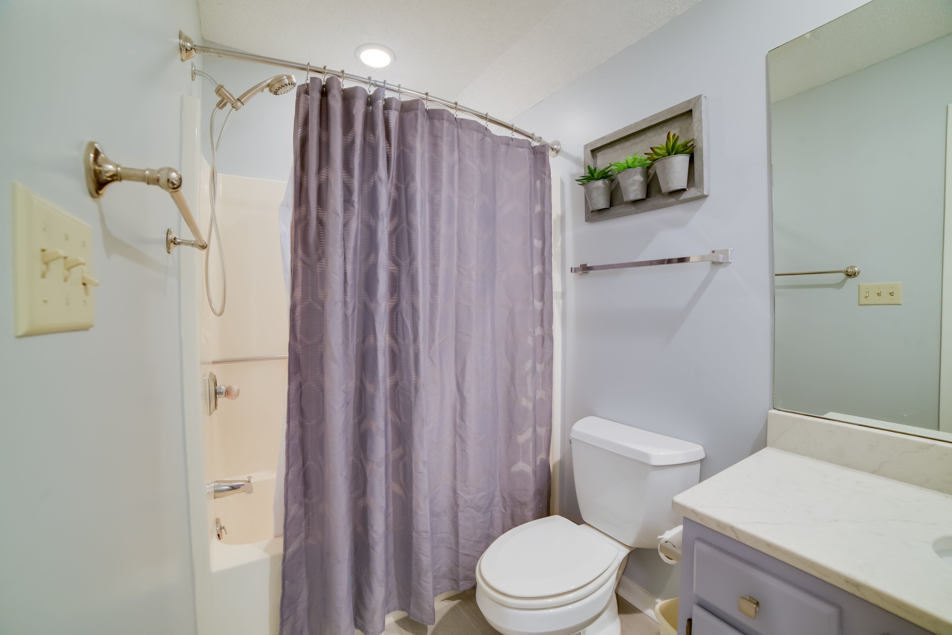 Full Bathroom | Washer &  Dryer | Laundry Detergent