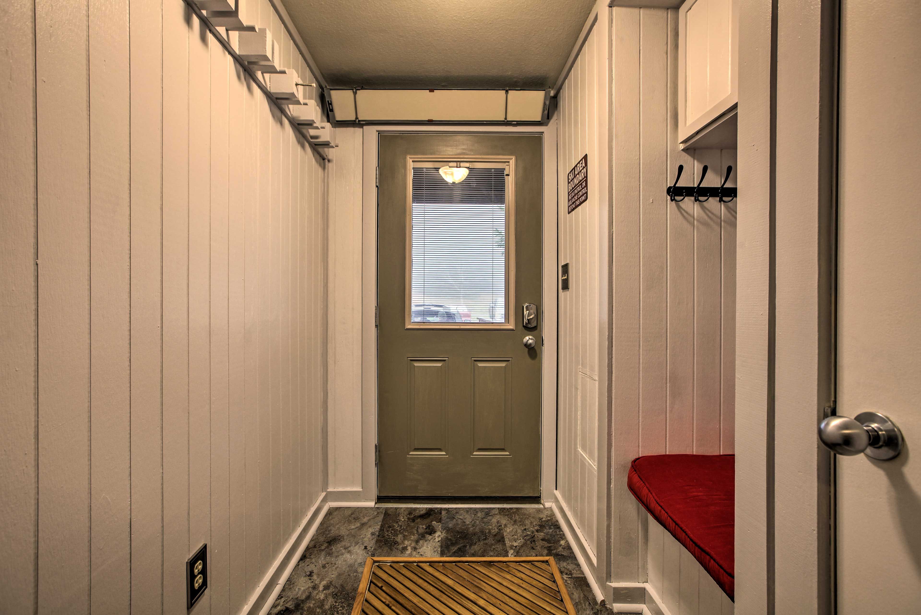 Foyer | Ski Hooks