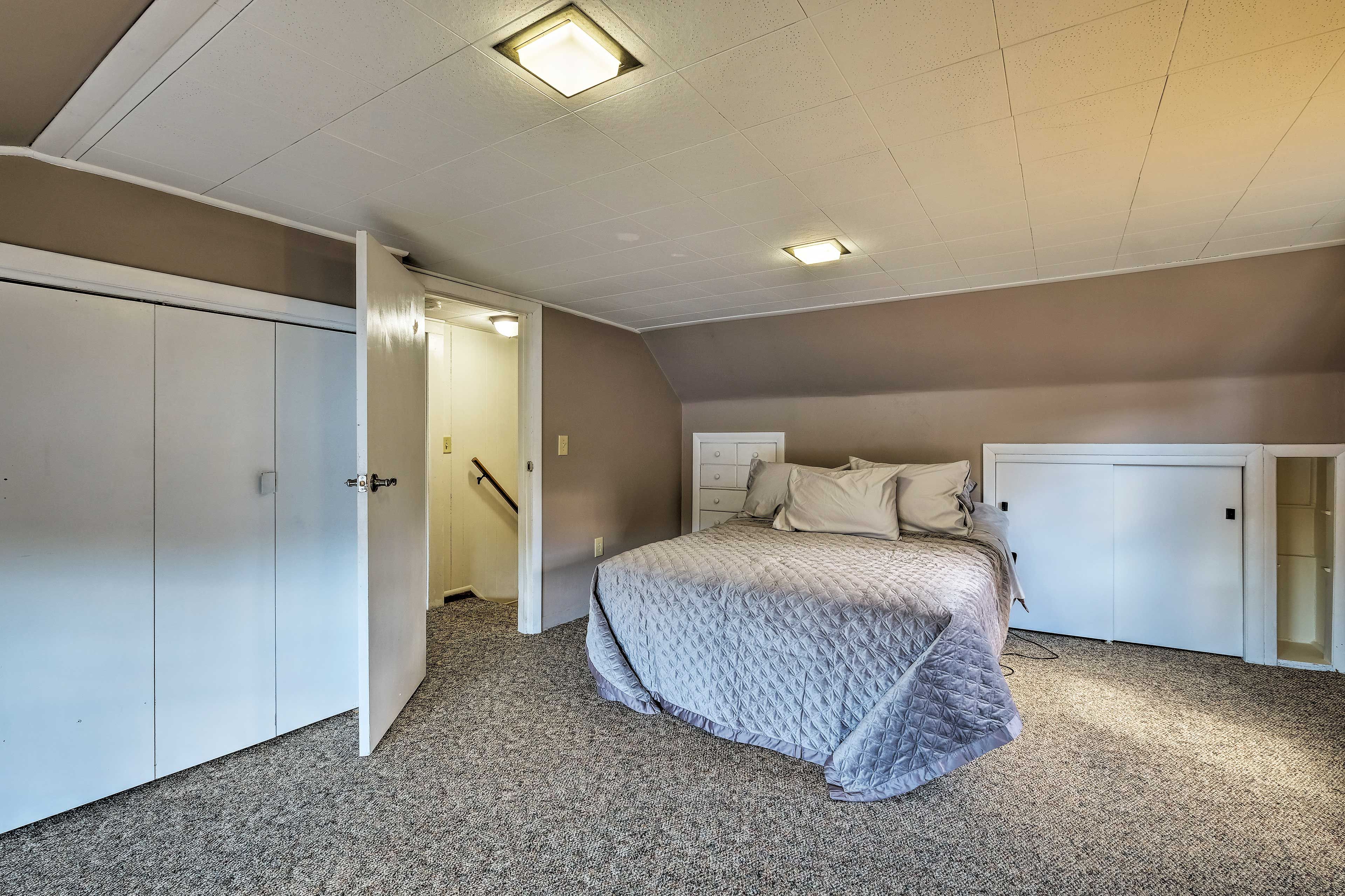Bedroom 3 | Queen Bed