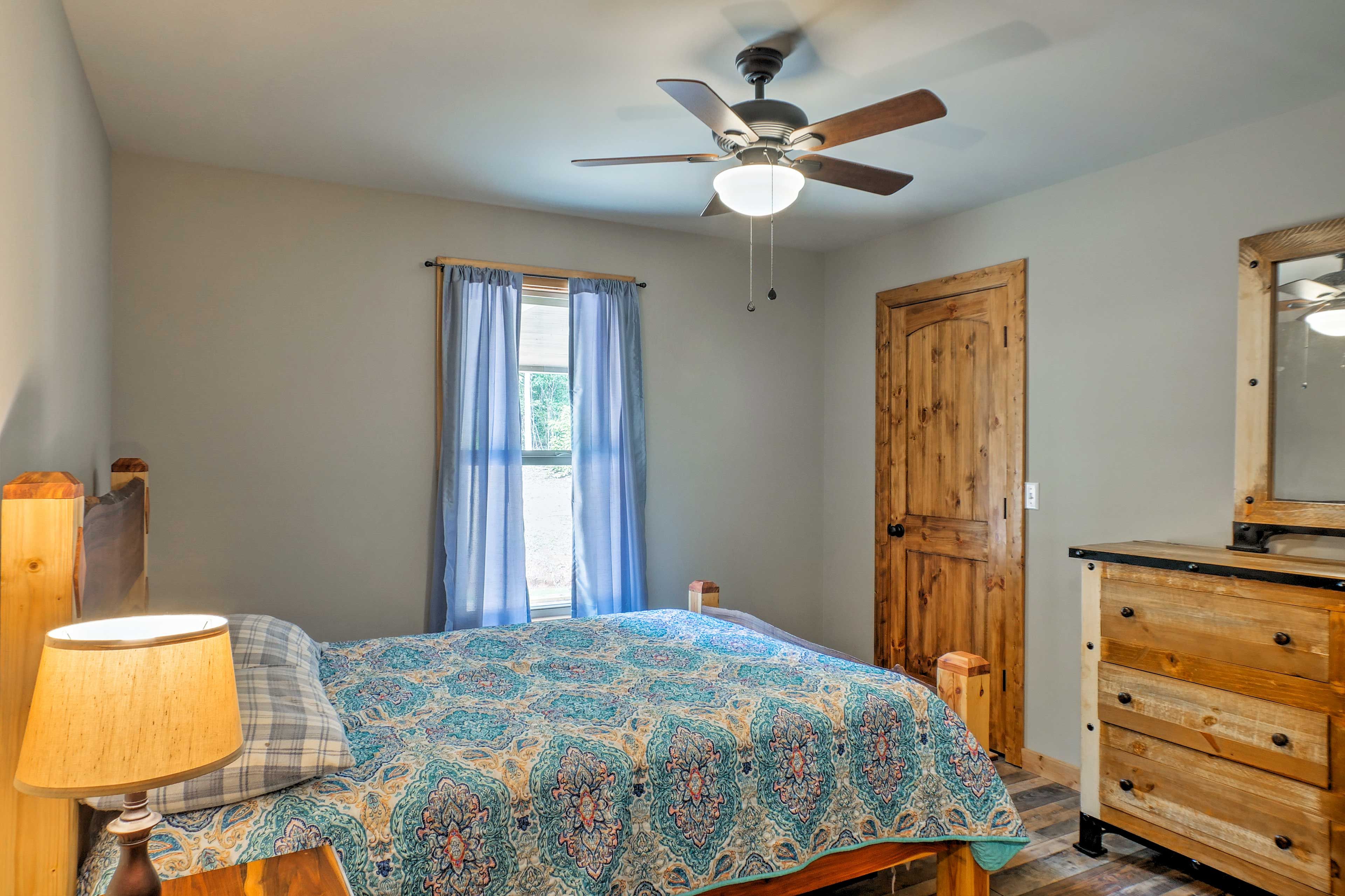 Bedroom 2 | Queen Bed