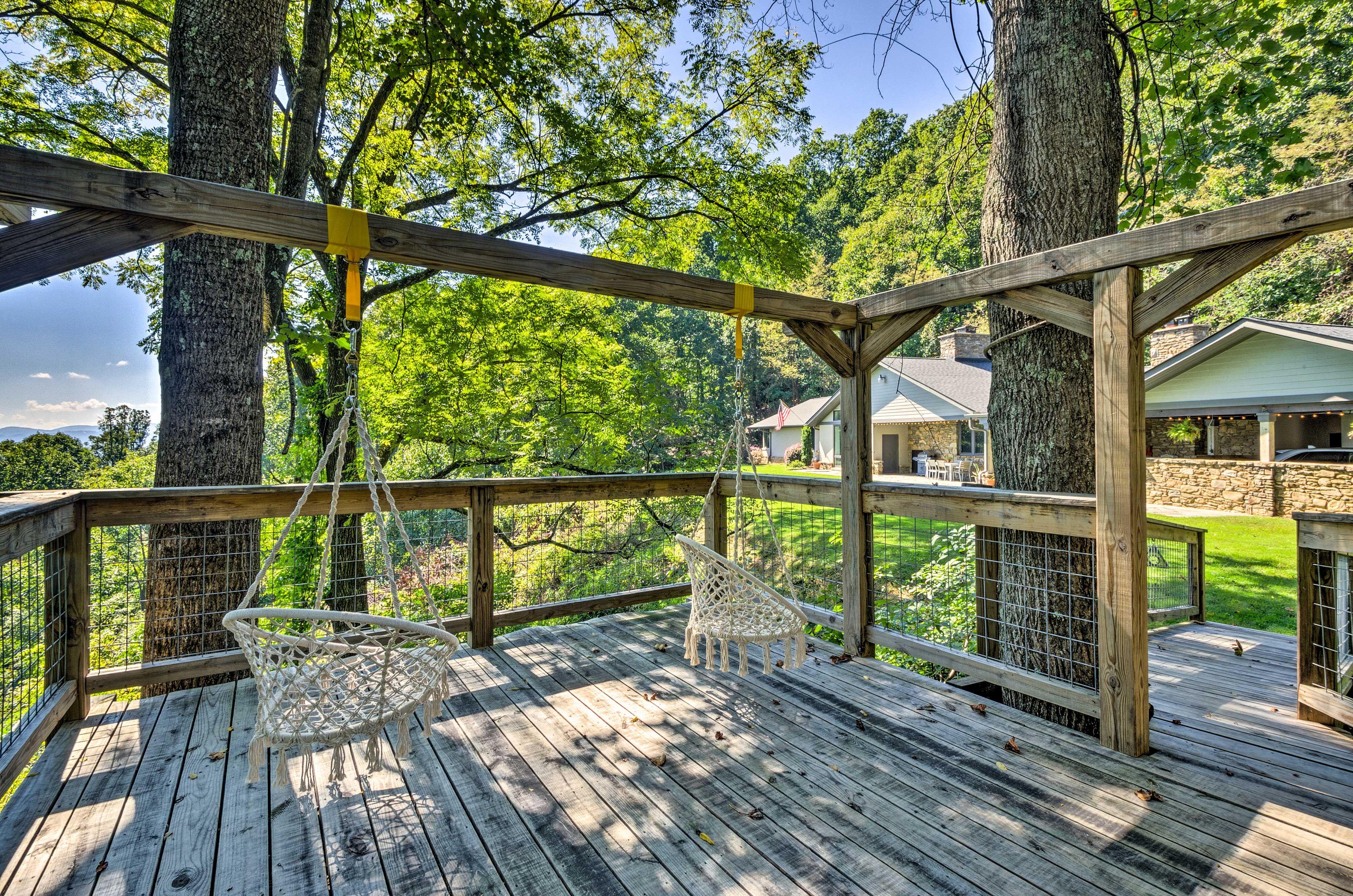 Kick back and relax on the suspended patio below a canopy of trees!