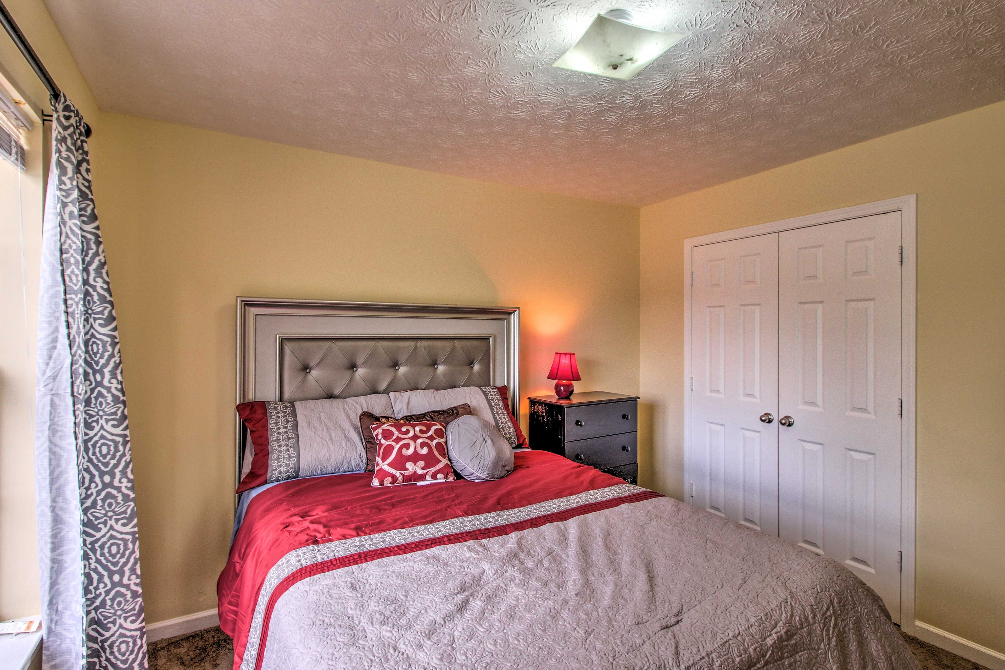 Bedroom 2 | Queen Bed