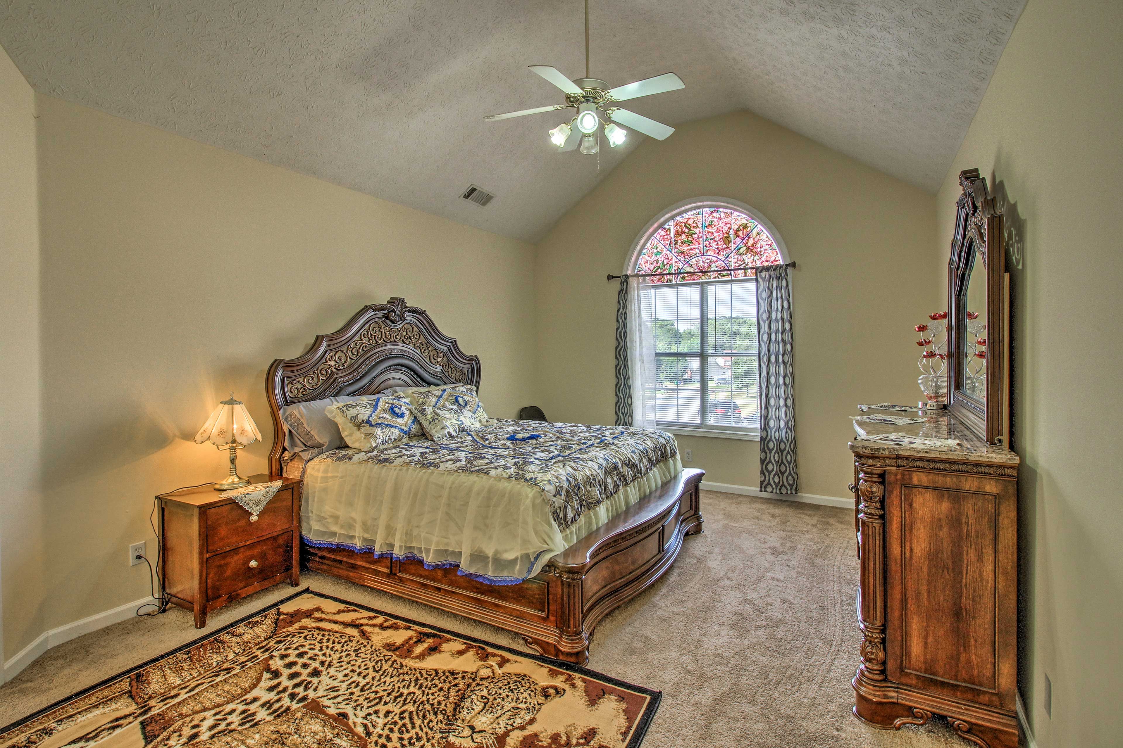 Bedroom 1 | King Bed