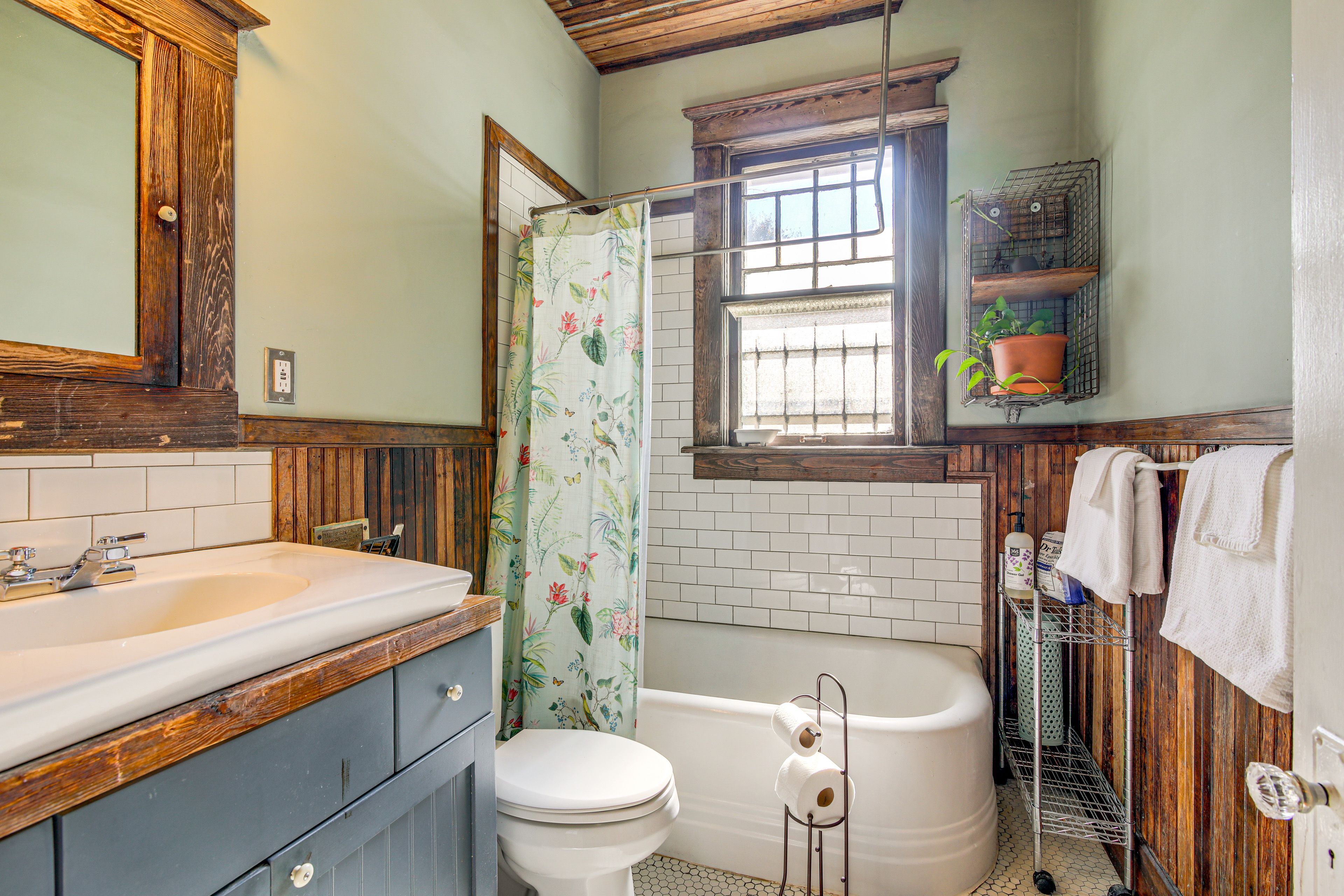 Full Bath | Towels | Hair Dryer