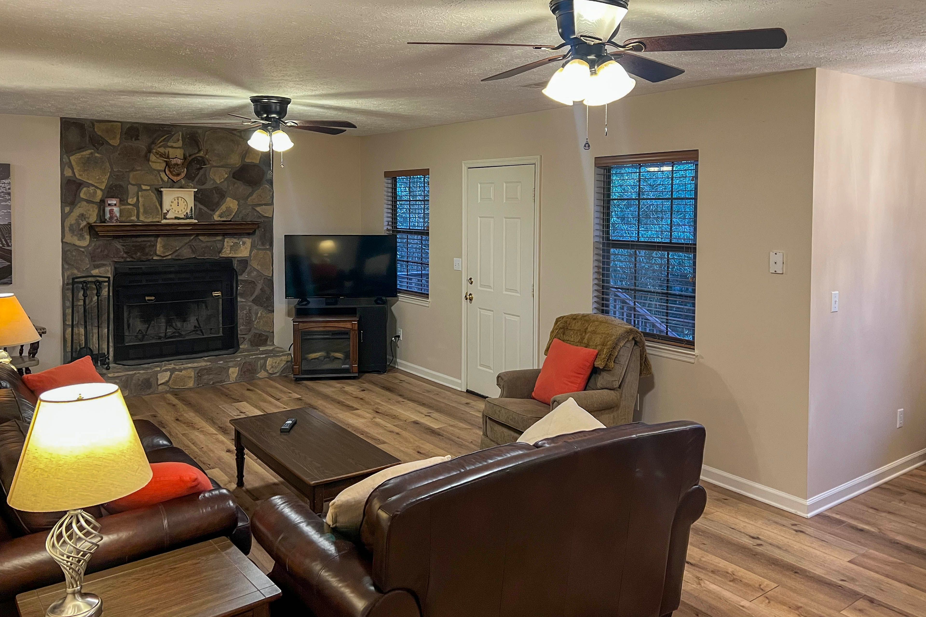 Living Room | Full Sleeper Sofa | Flat-Screen TV | DVD Player