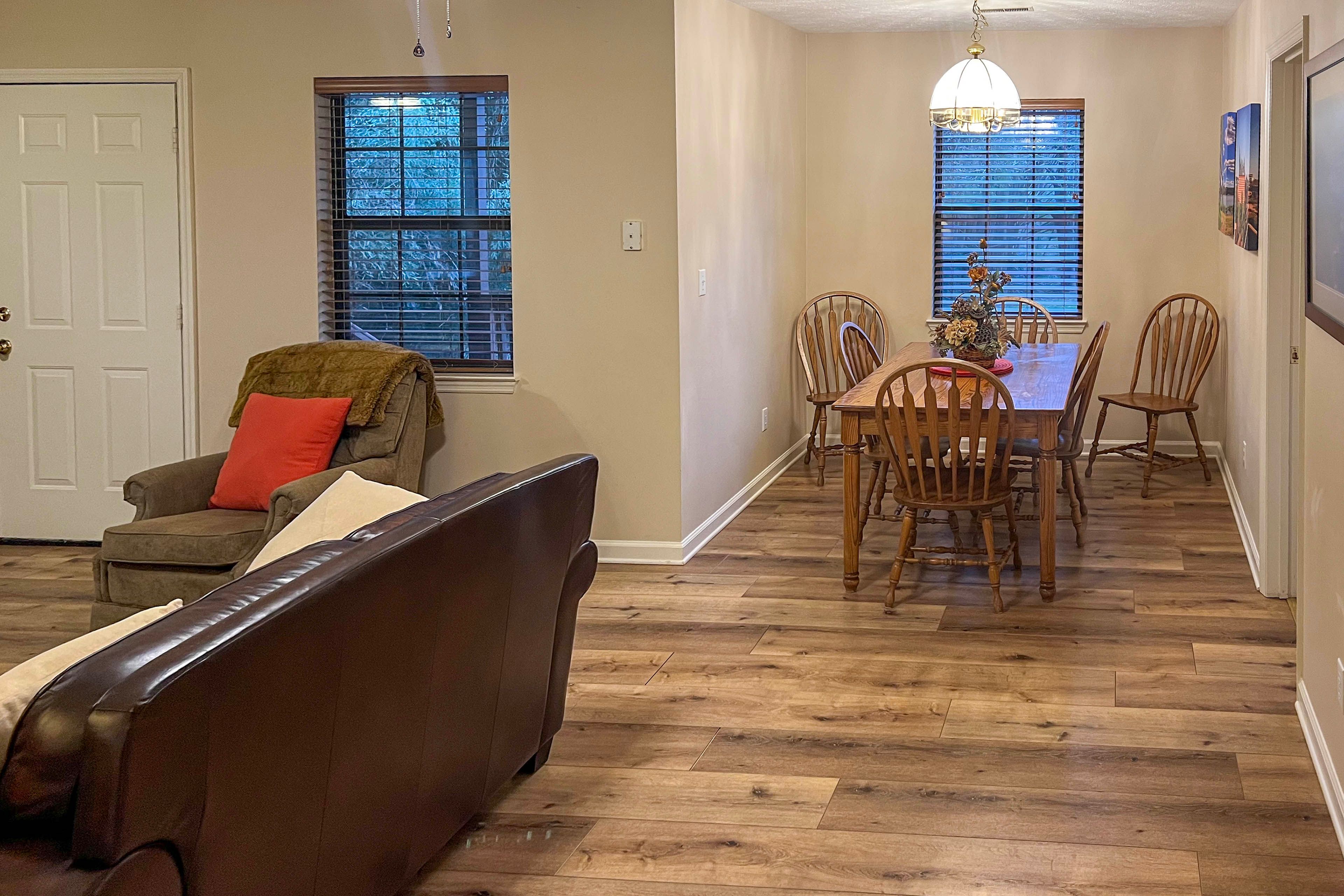 Dining Area | Dishes & Flatware Provided