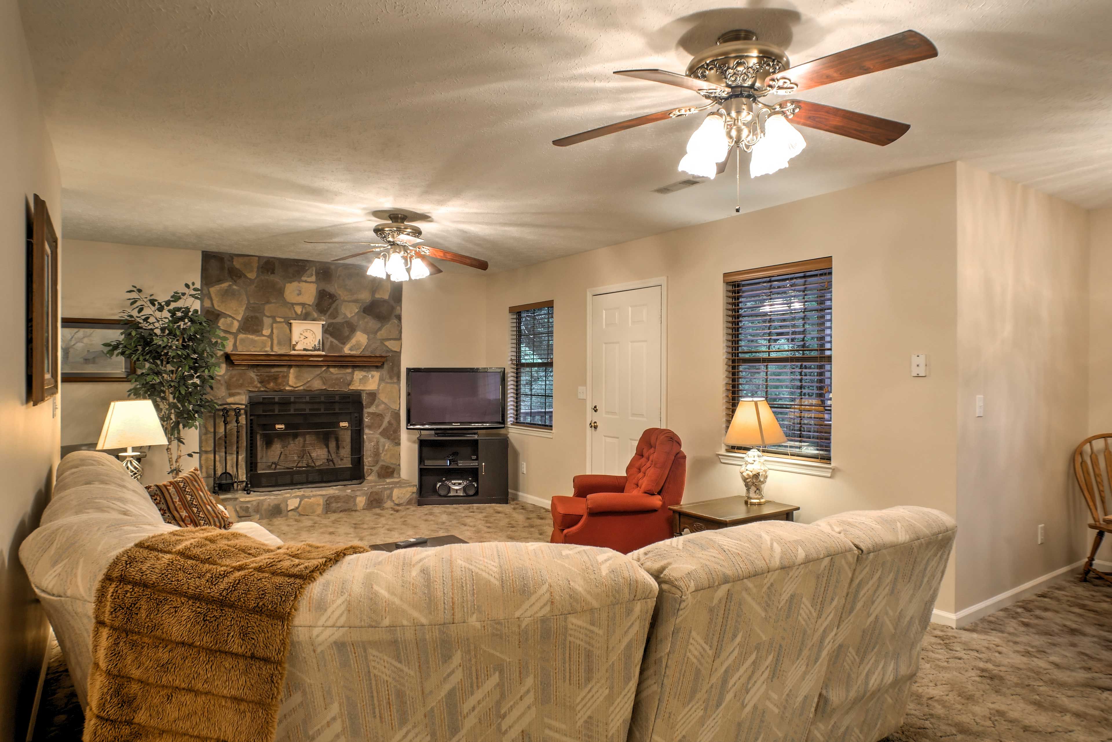 Living Room | Full Sleeper Sofa | Flat-Screen TV | DVD Player