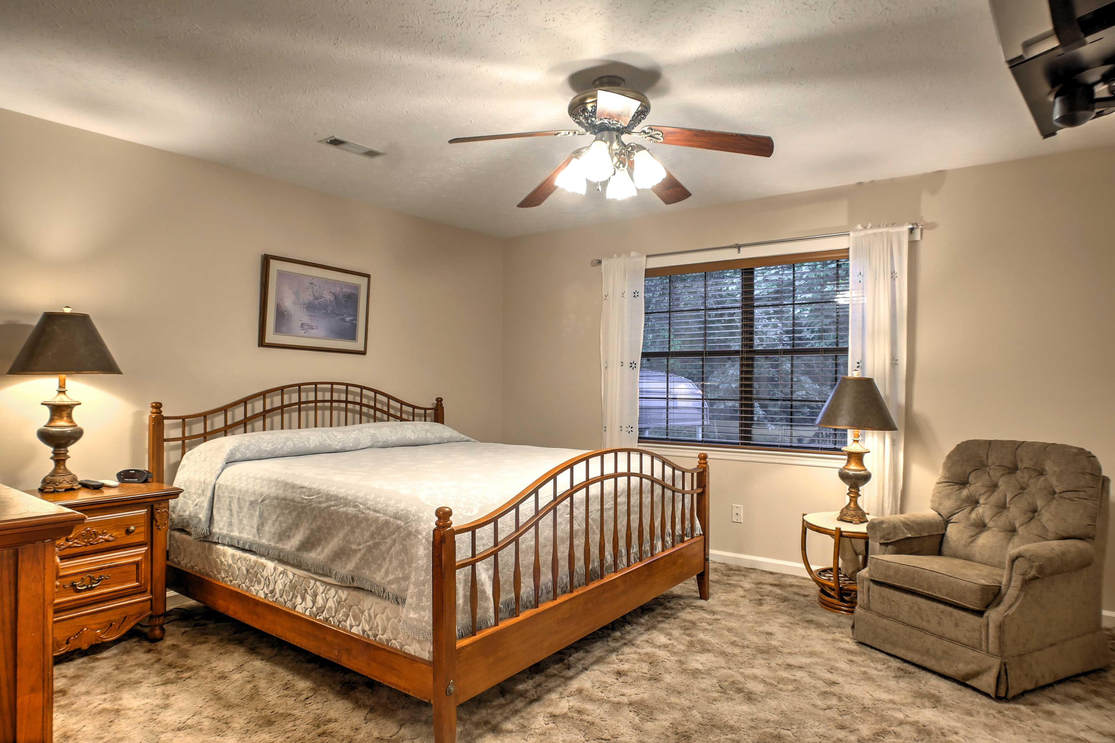 Bedroom 1 | King Bed | Linens Provided | En-Suite Bathroom