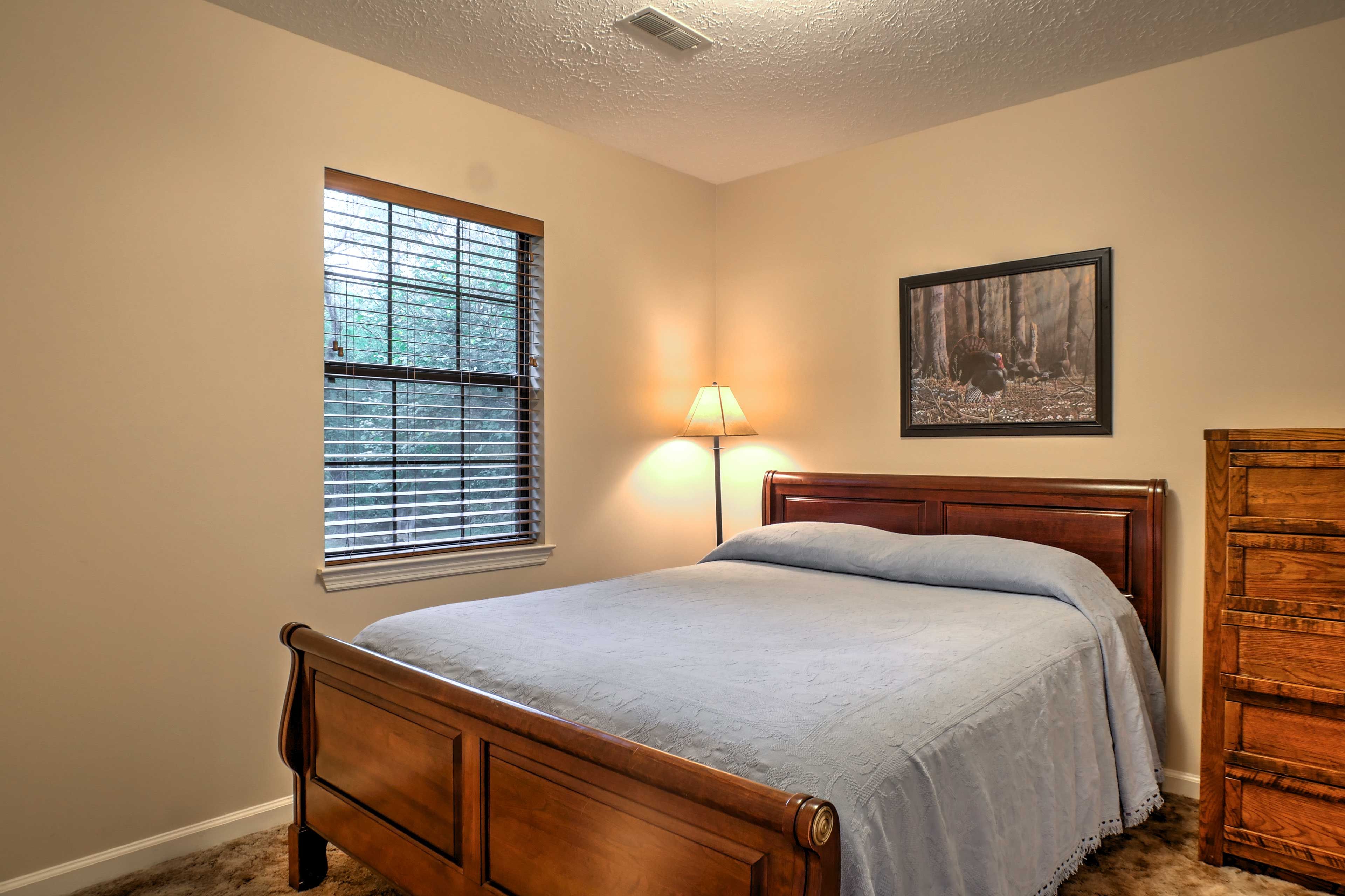 Bedroom 2 | Queen Bed