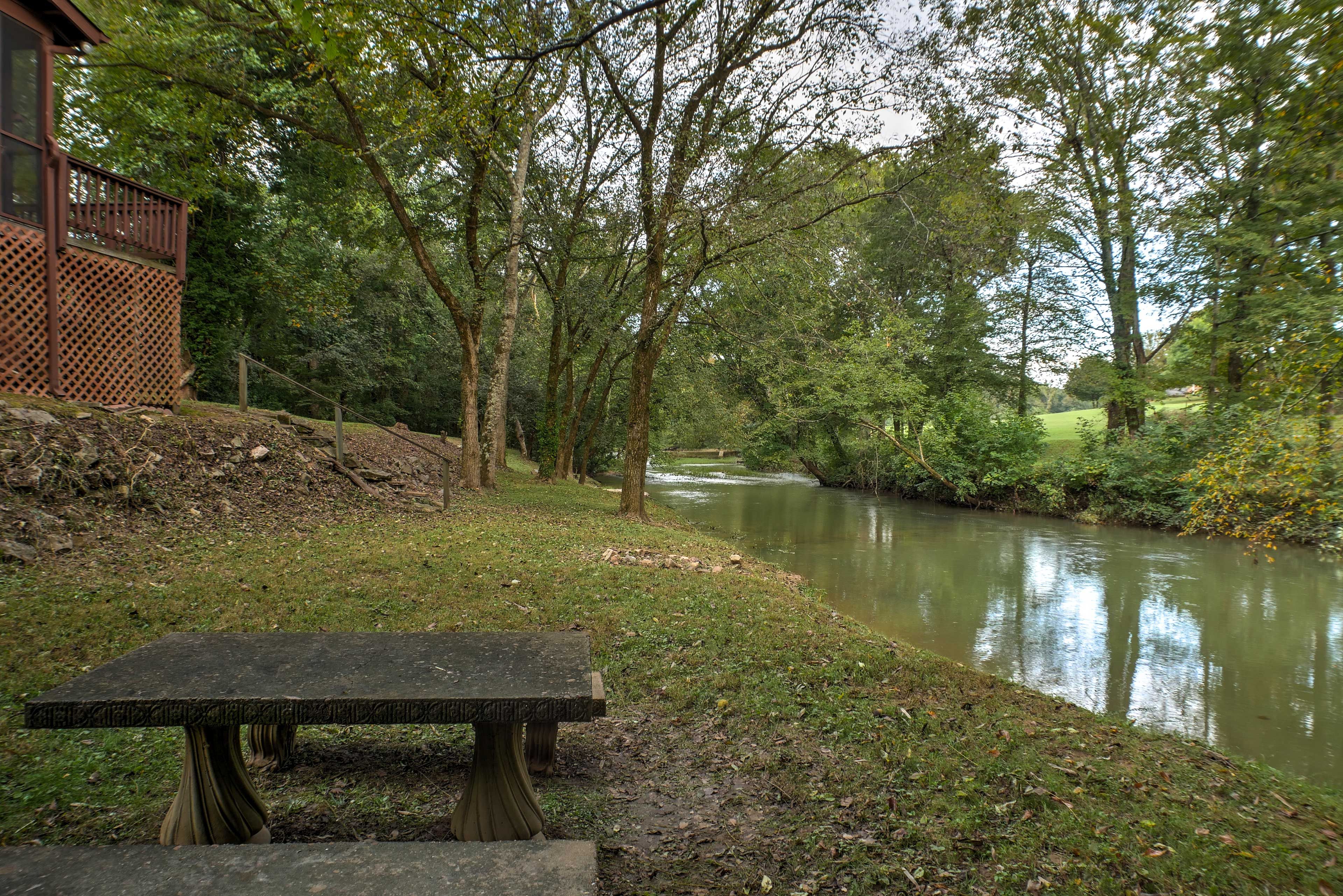 Private Yard | Gas Grill | Water Access | Standing Swing