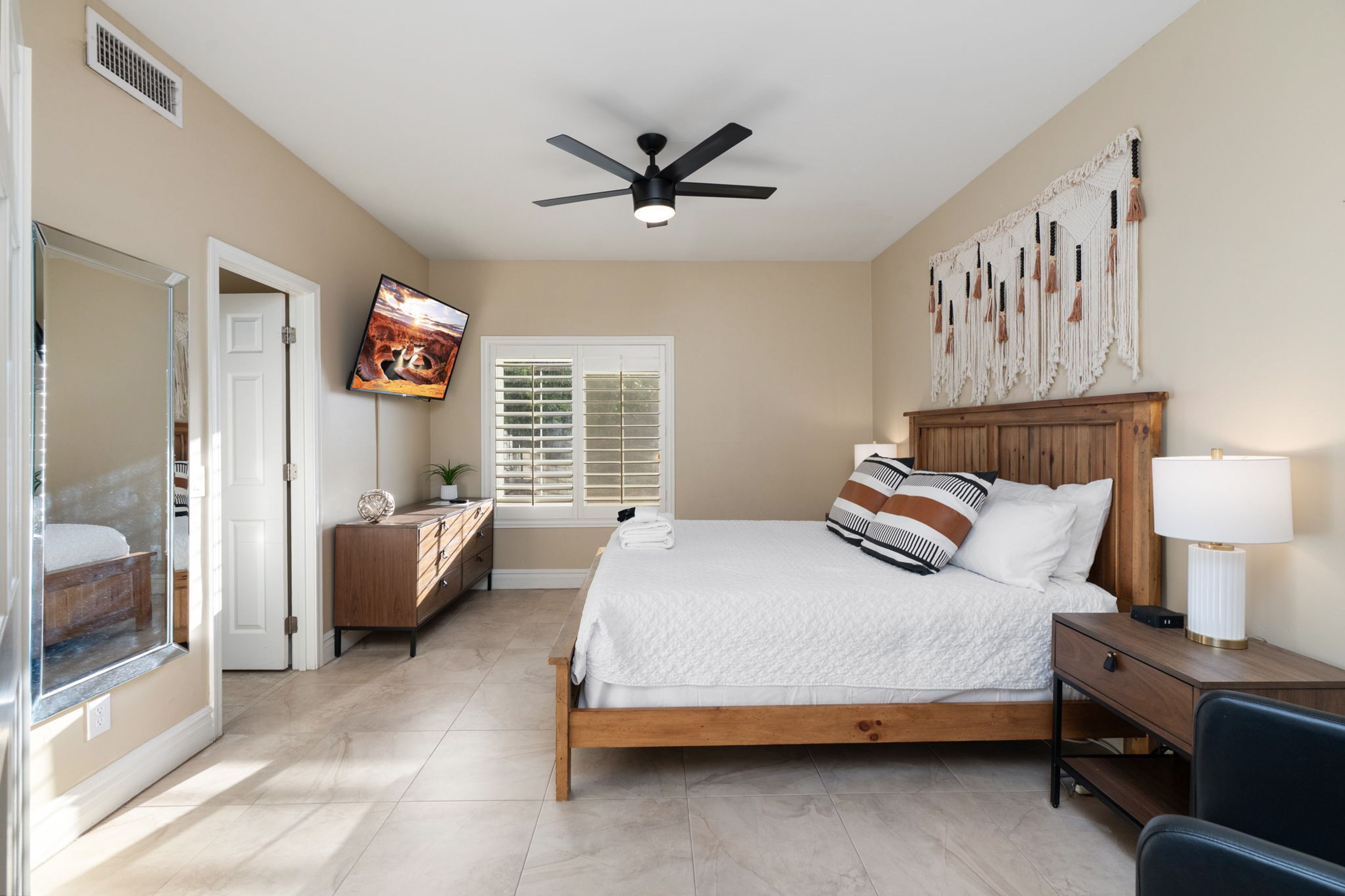 Bedroom 5 | King Bed