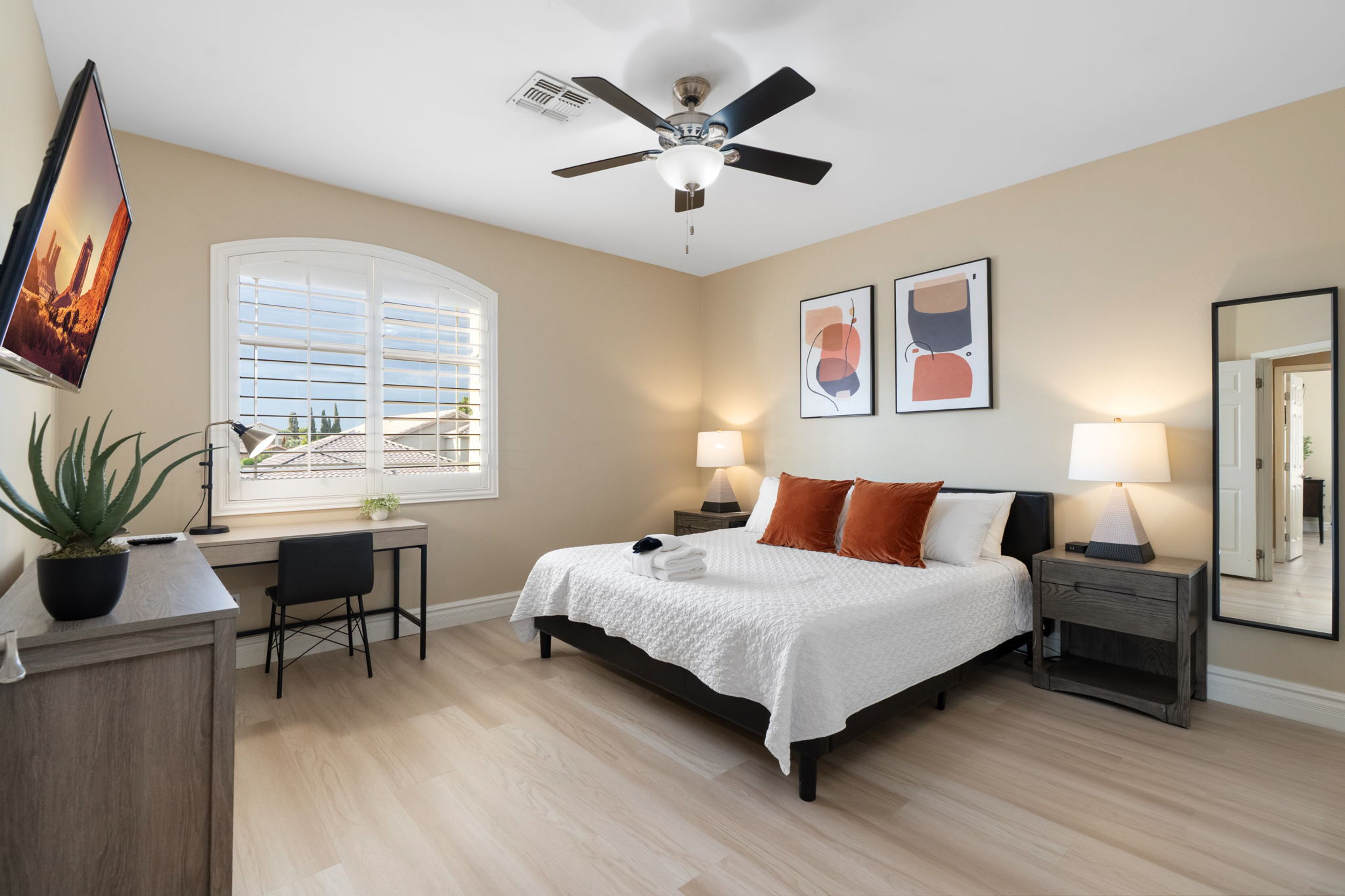 Bedroom 4 | King Bed
