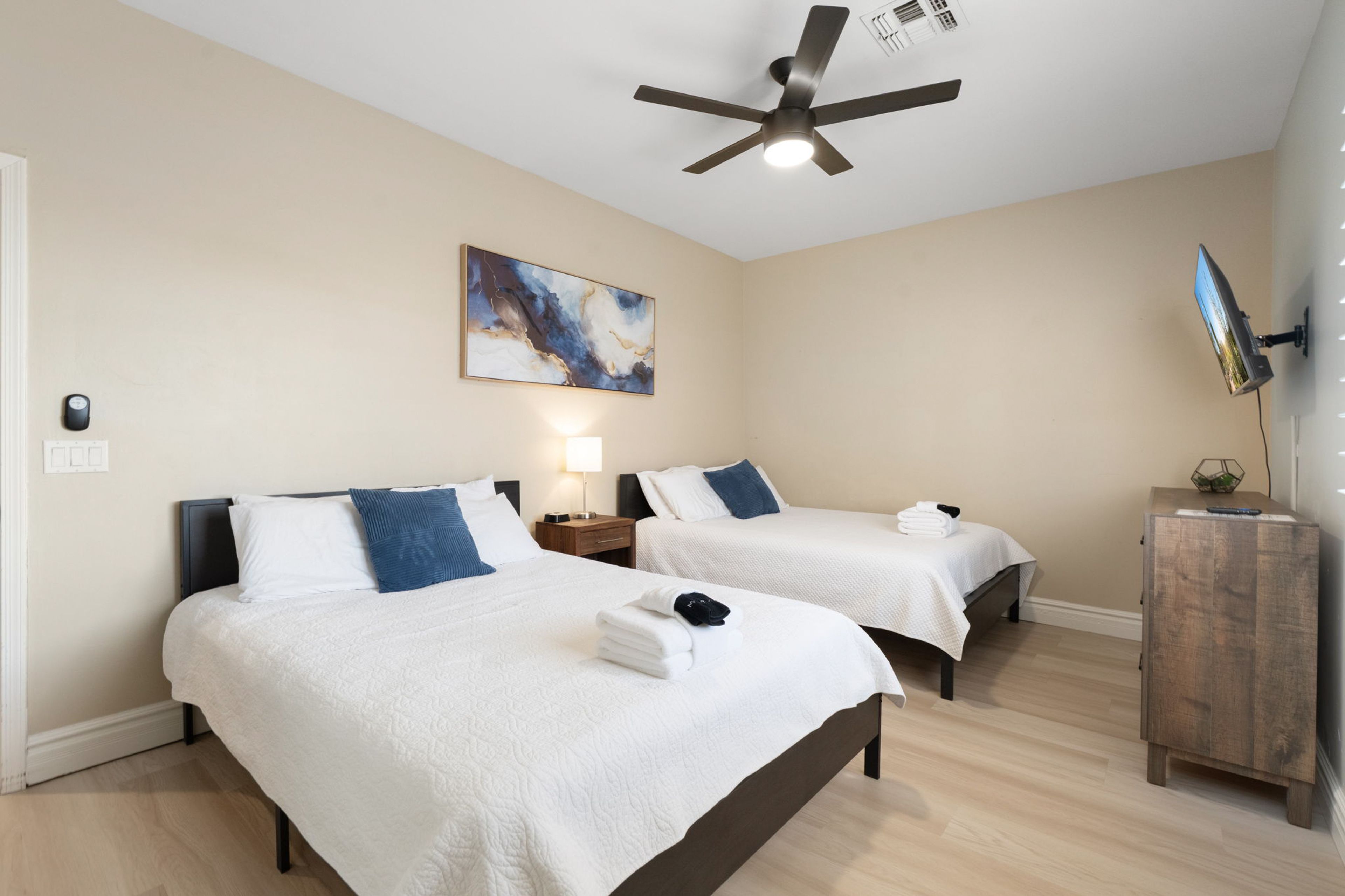 Bedroom 6 | 2 Queen Beds