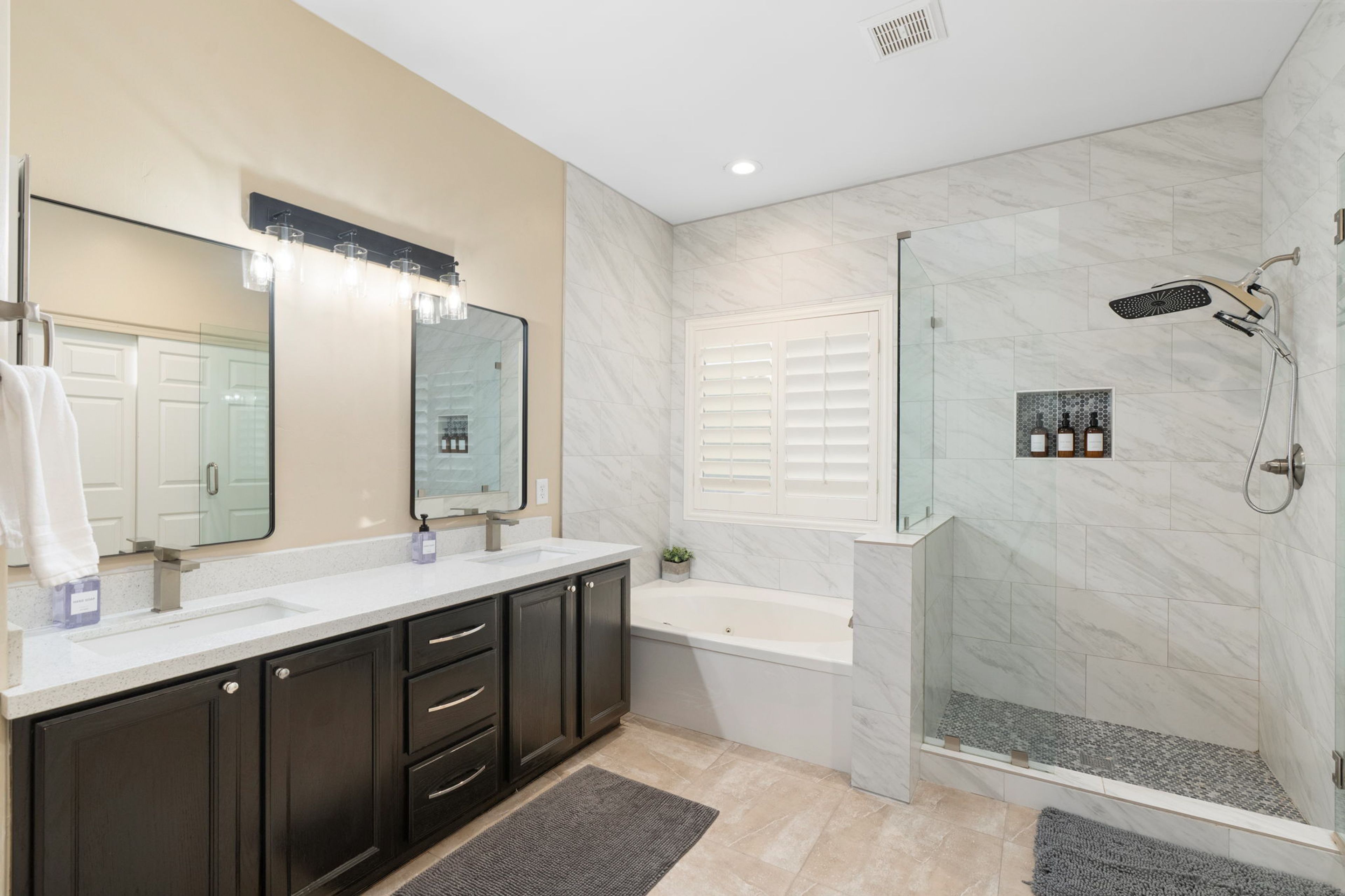 En-Suite Bathroom | Linens/Towels