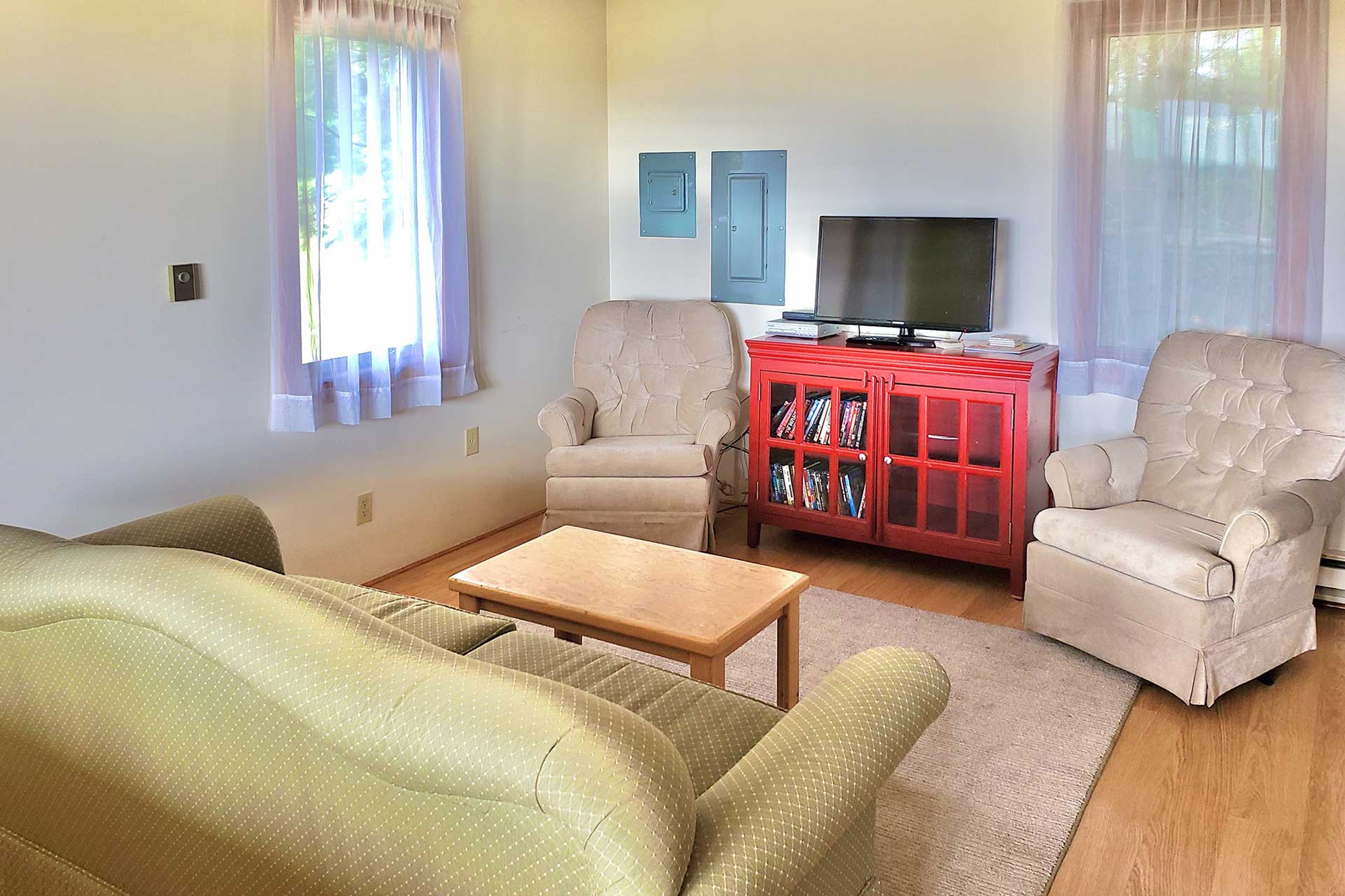 Living Area | Smart TV | DVD Player